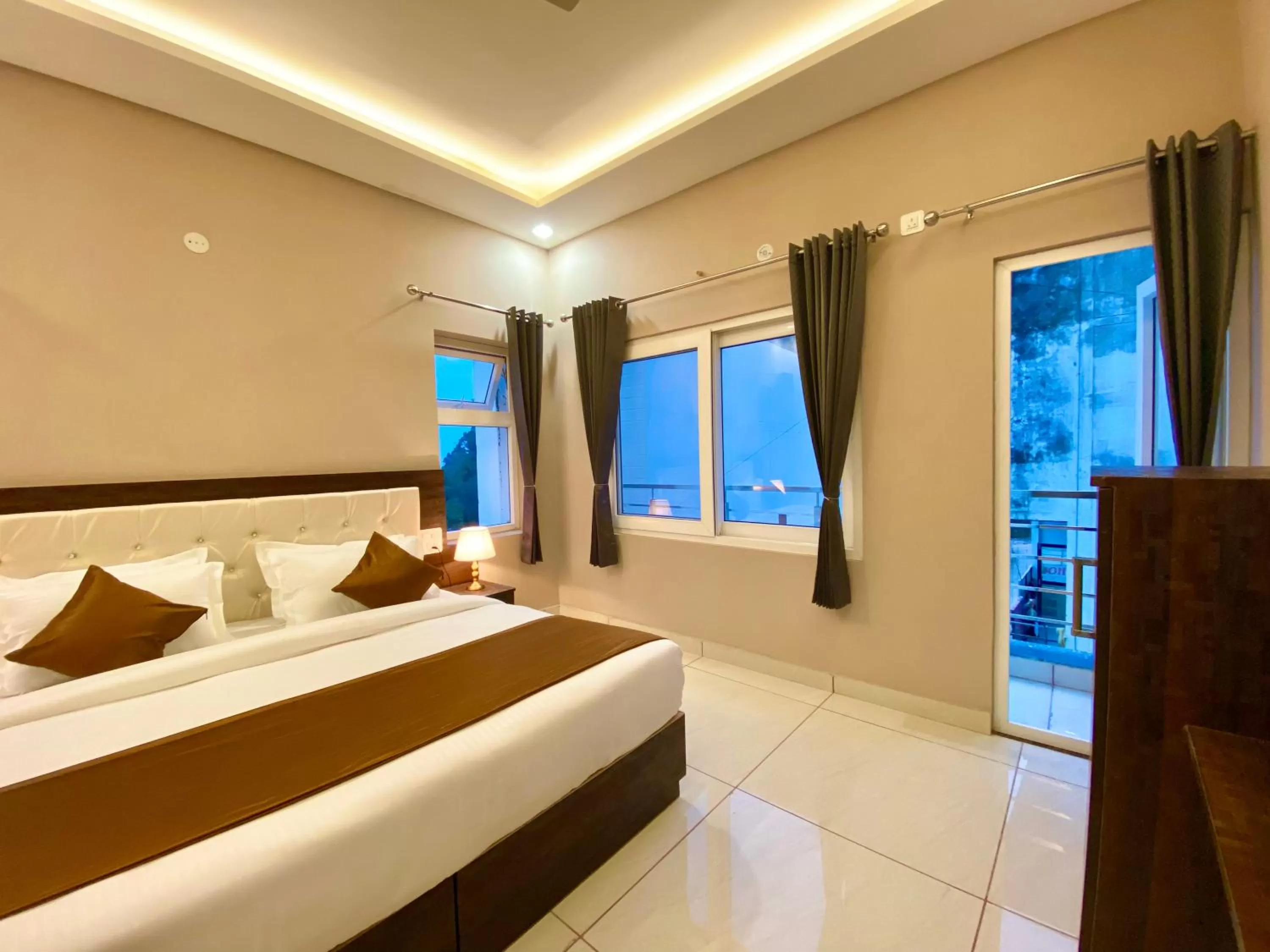 Bed in Hotel Shiv Inn Near Secret Waterfall