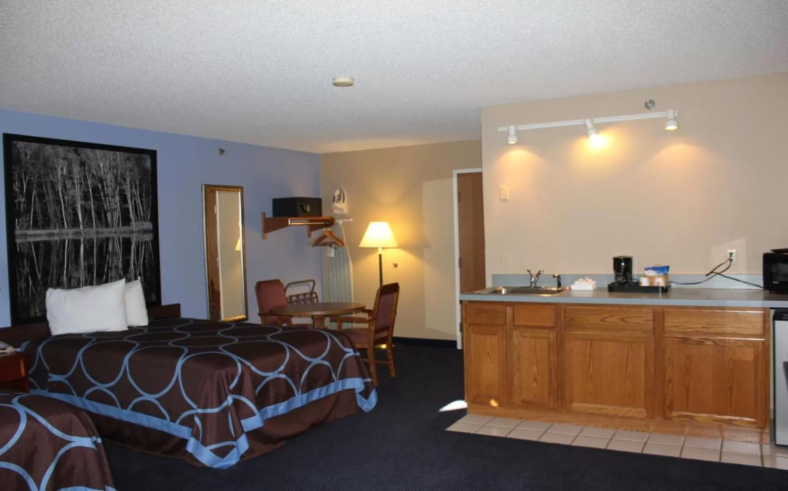 Photo of the whole room, Bed in Super 8 by Wyndham Adrian