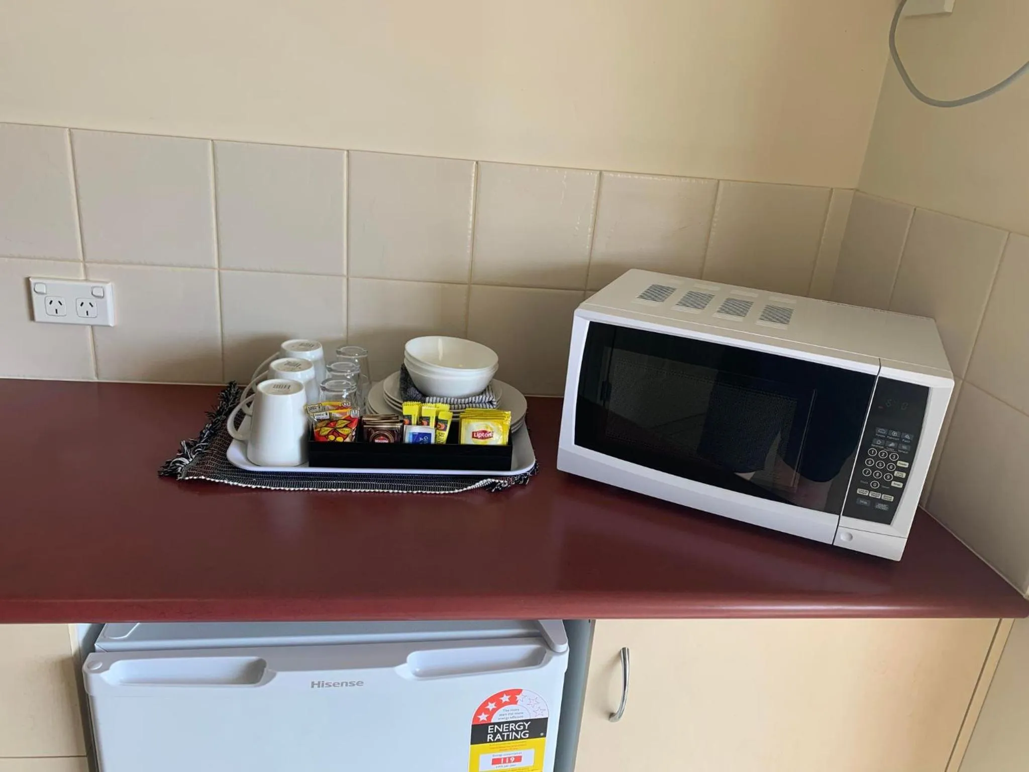 Coffee/tea facilities in Outback Quarters Motel Hay and Restaurant