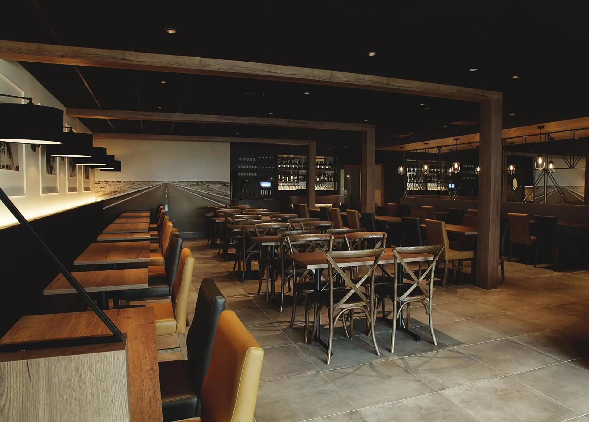 Restaurant/places to eat in Complexe Hotelier Le 55