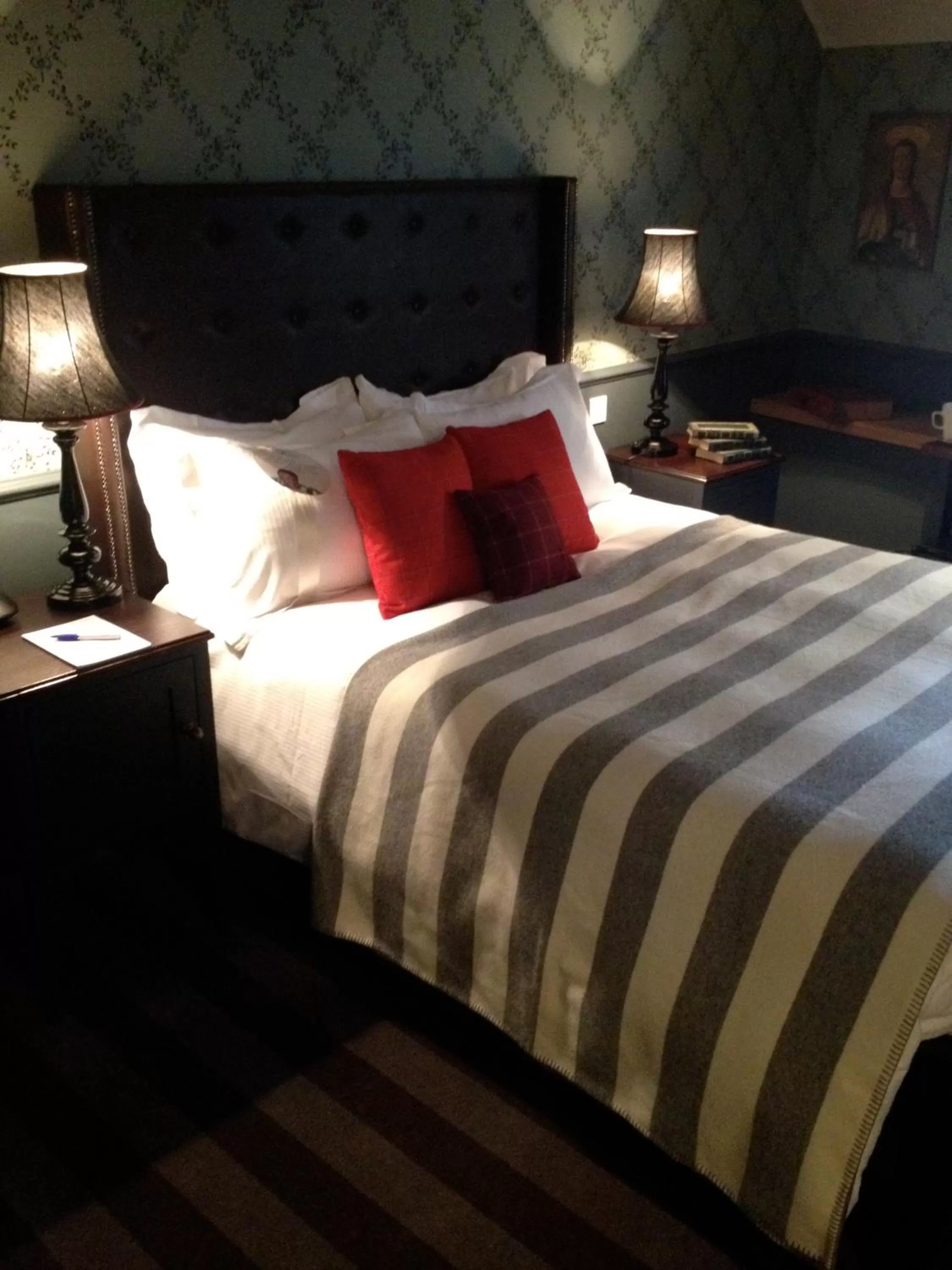 Bed in The Crown And Thistle, Abingdon