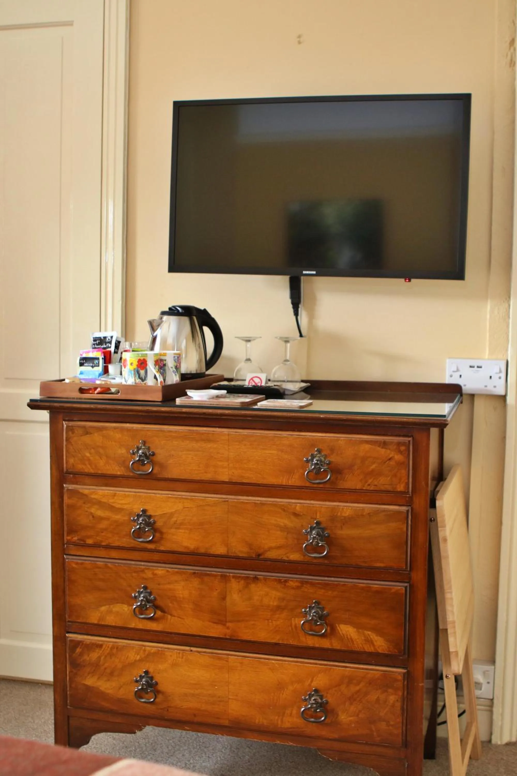 TV and multimedia in Wortley Cottage Guest House