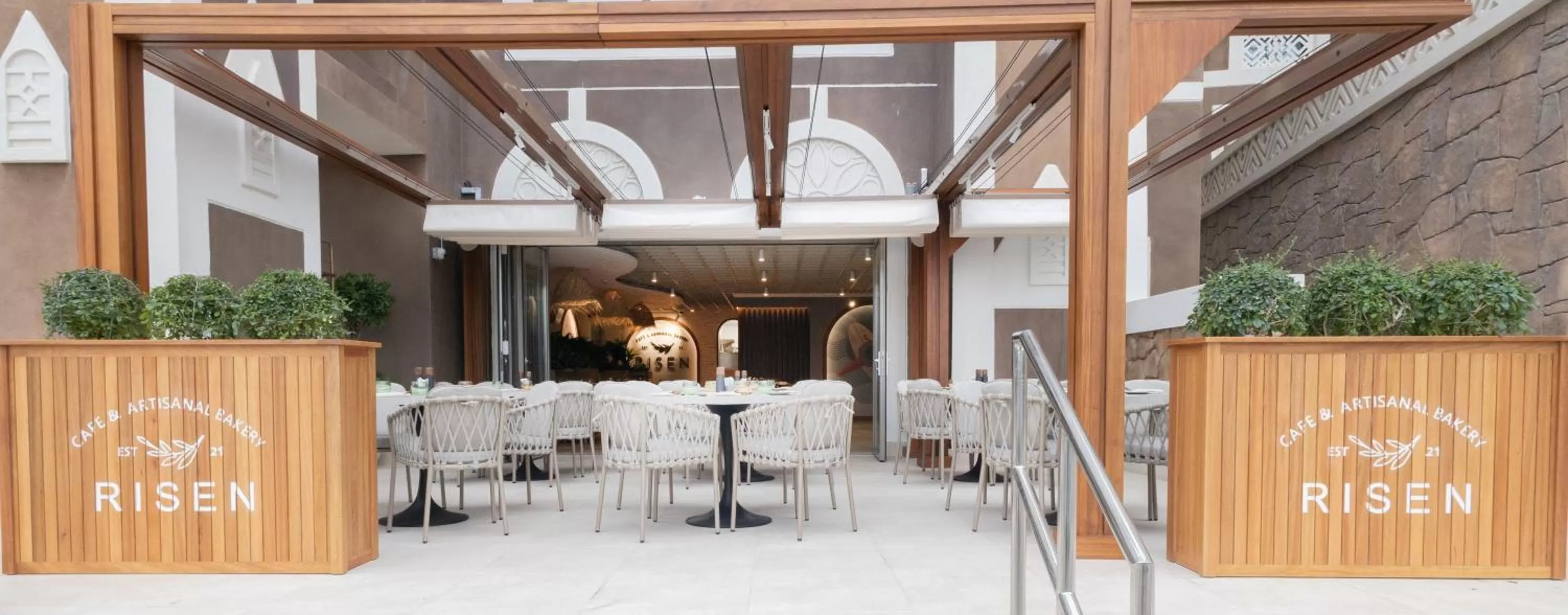 Restaurant/places to eat in Wyndham Residences The Palm