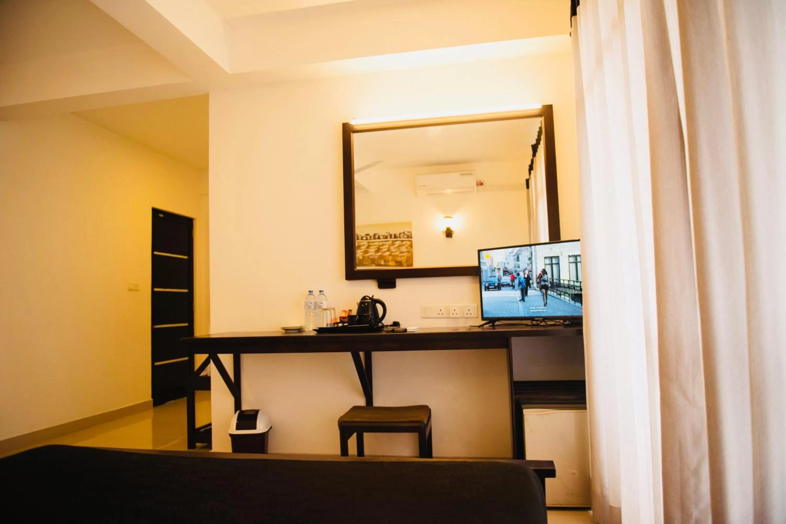 TV and multimedia, TV/Entertainment Center in 49 Ella