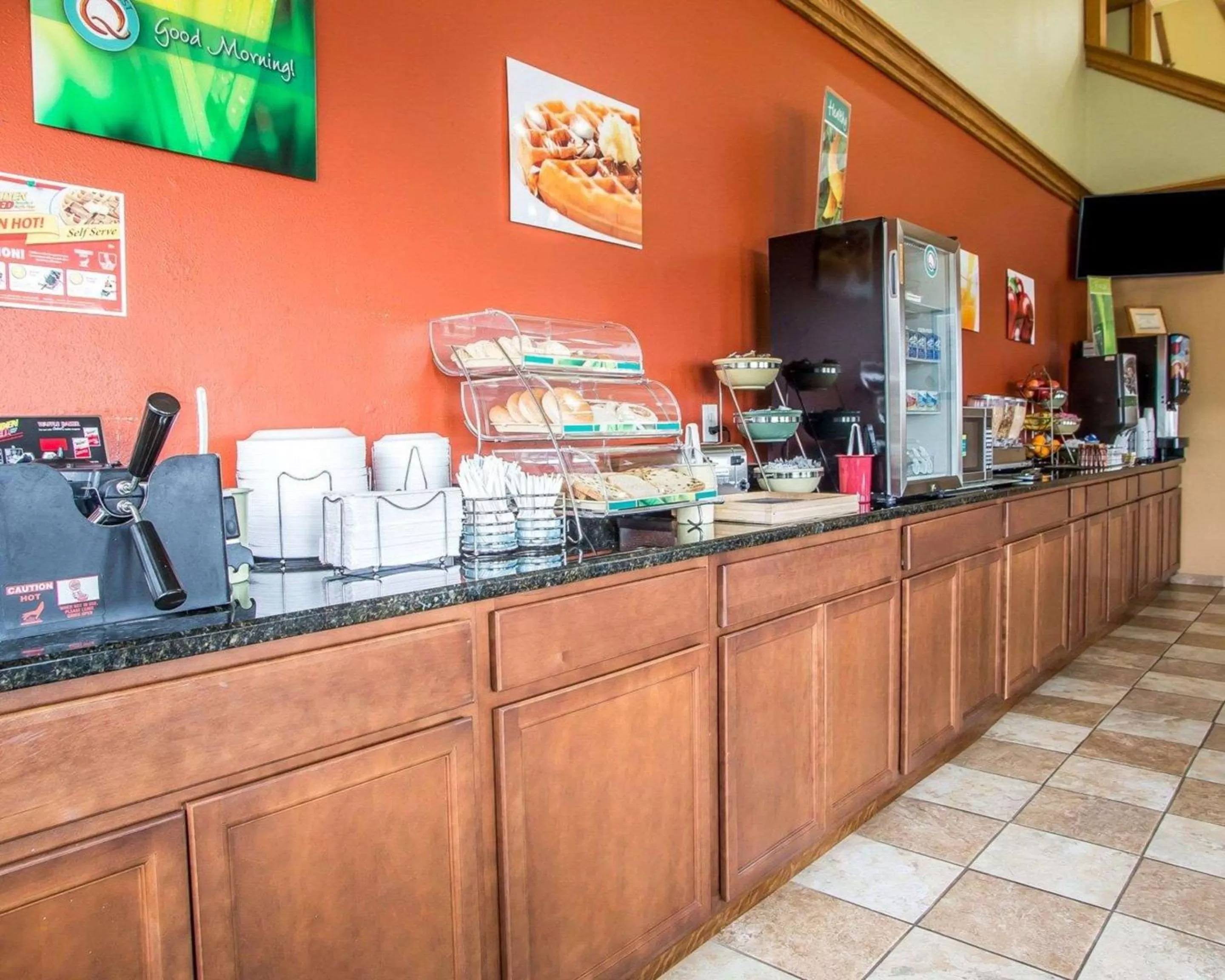 Restaurant/places to eat in Quality Inn Morton at I-74