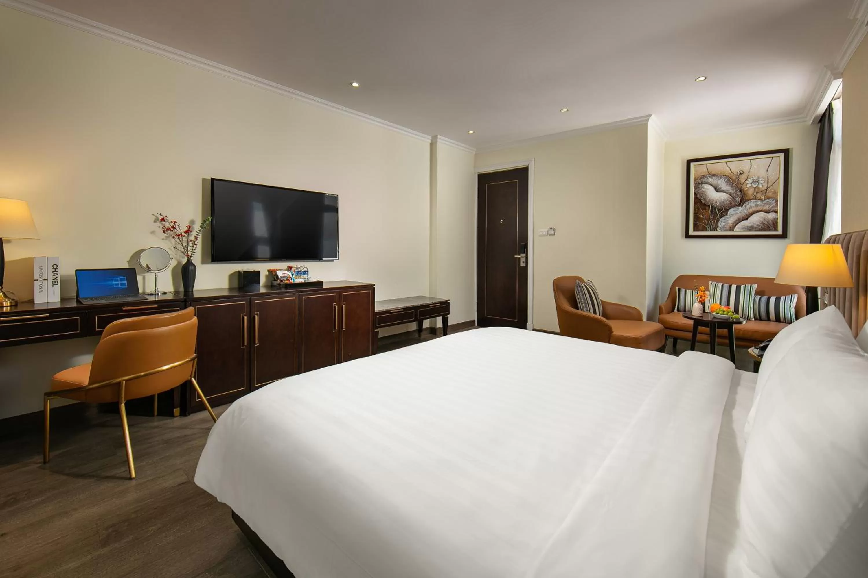 Communal lounge/ TV room, Bed in San Palace Hotel & Rooftop