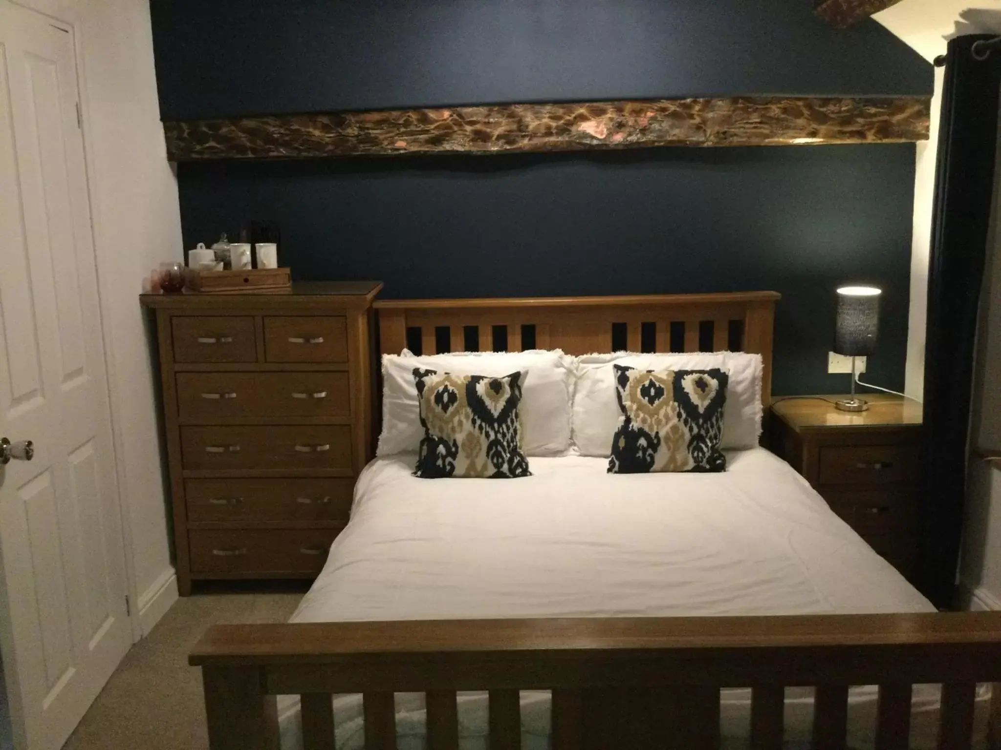 "The Forge" Double Bed ensuite Toilet - separate Shower room in The Smithy "The Forge" Double Bed ensuite Toilet - separate Shower room in The Smithy