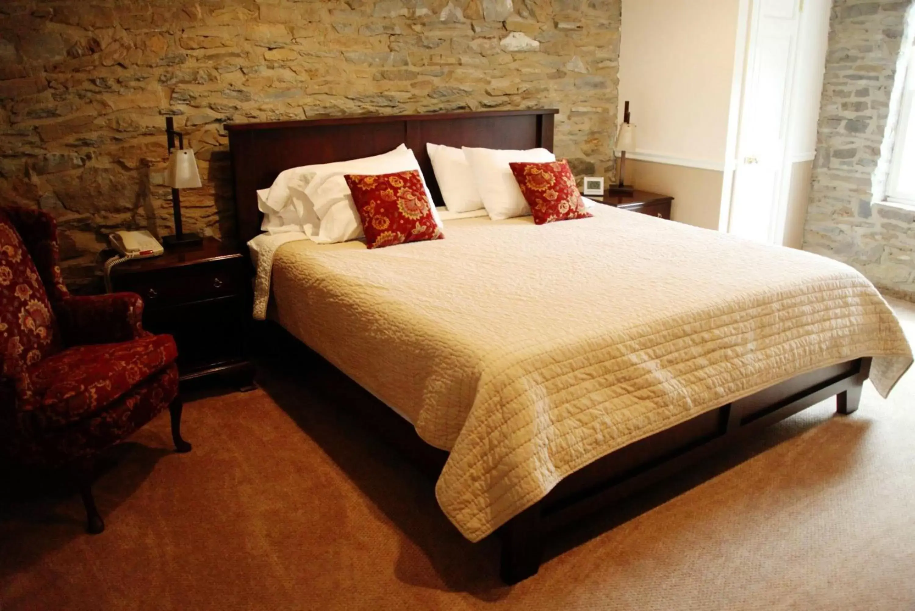 Standard King Room in Joseph Ambler Inn Standard King Room in Joseph Ambler Inn