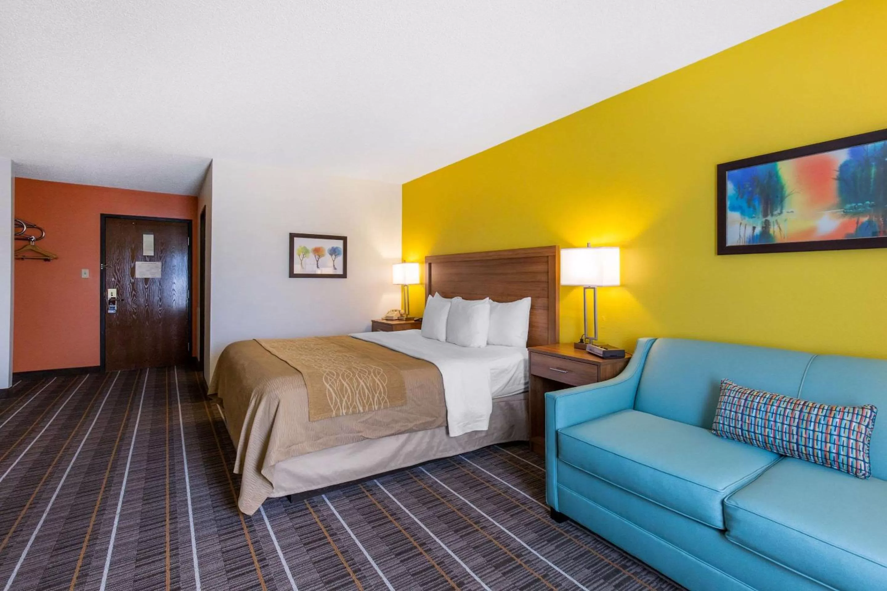 Photo of the whole room, Bed in Quality Inn Stephens City-Winchester South