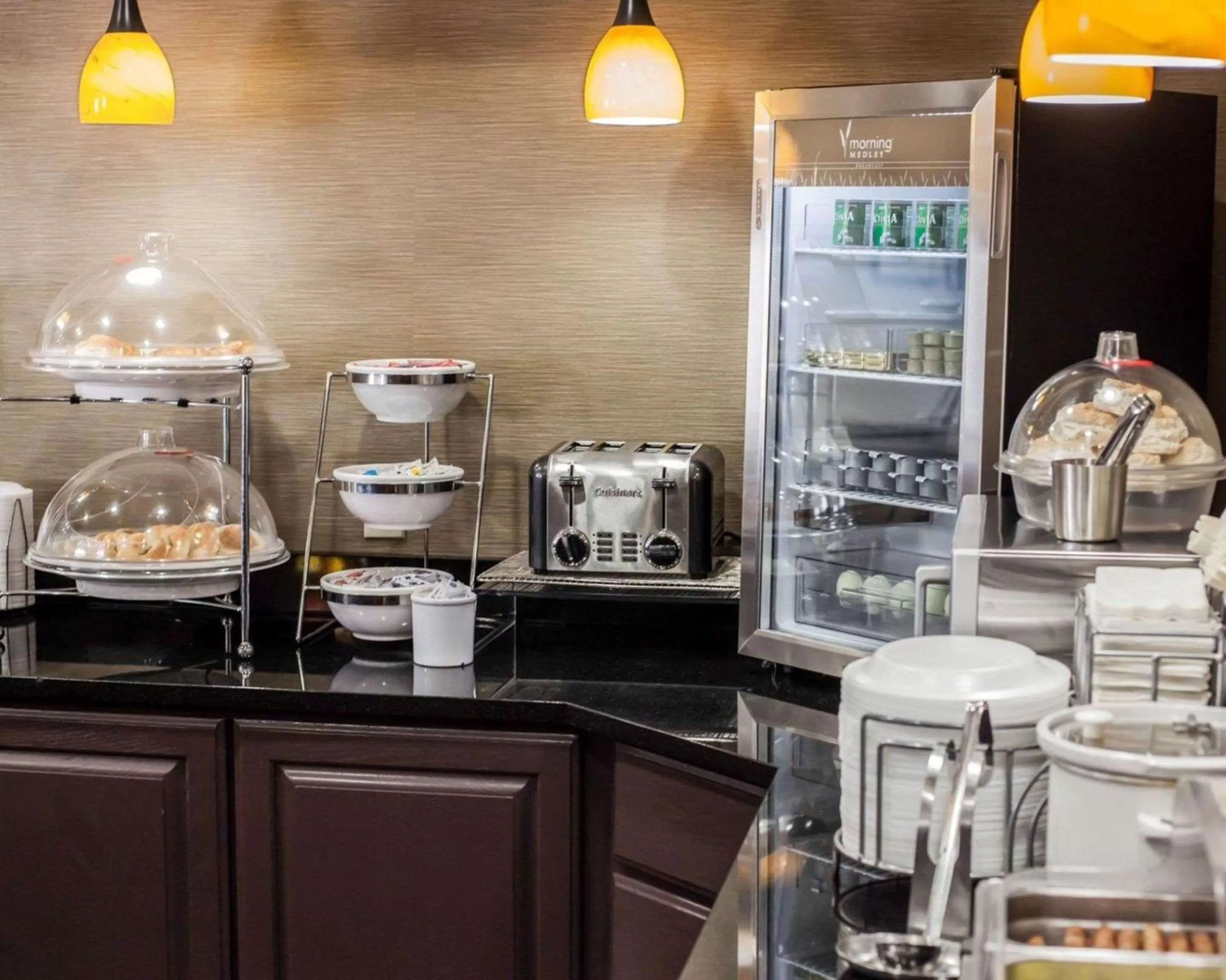 Restaurant/places to eat in Garner Hotel Topeka West by IHG