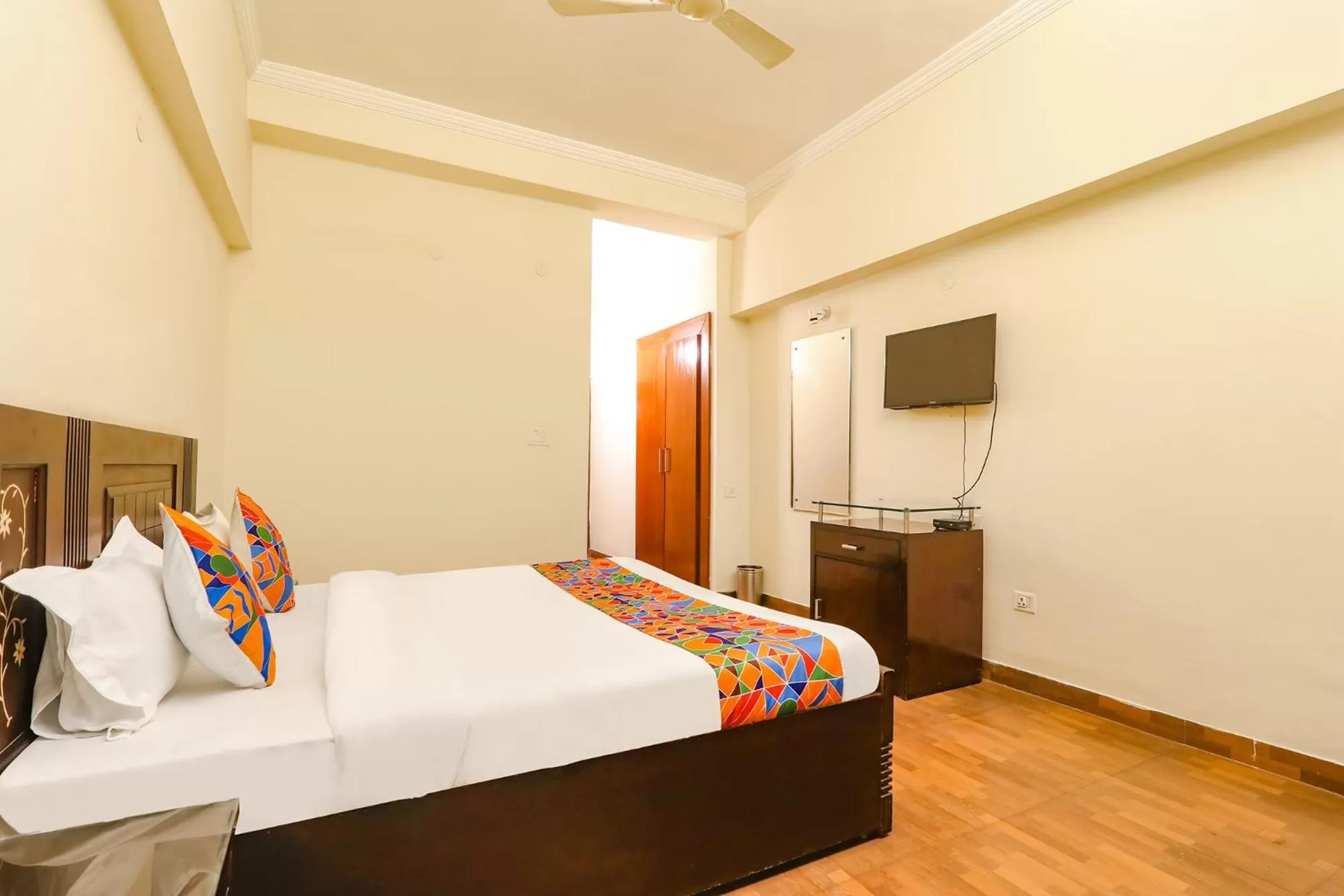 Bed in FabHotel Shimla Resort