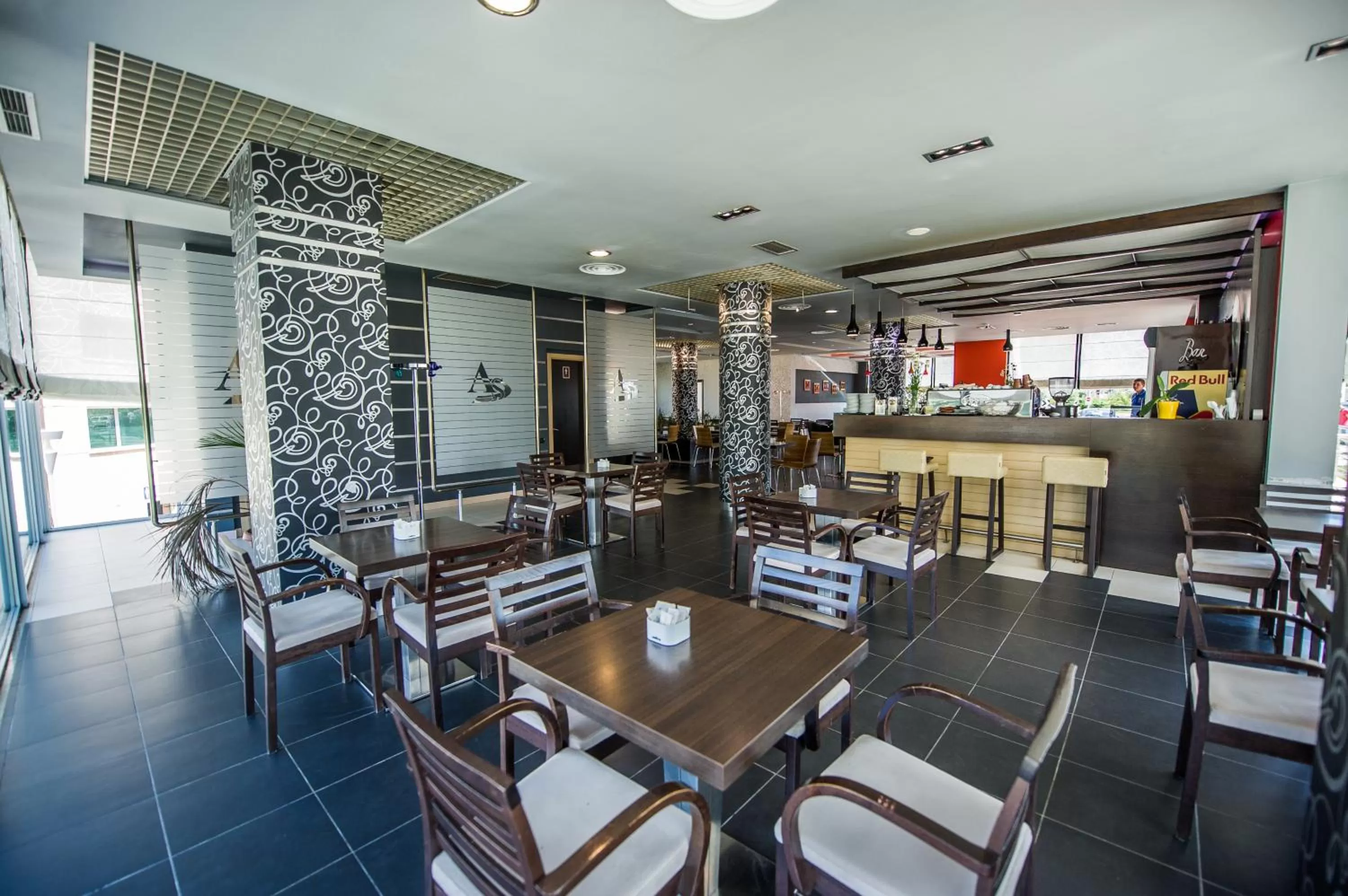 Lounge or bar, Restaurant/Places to Eat in Luani A Hotel