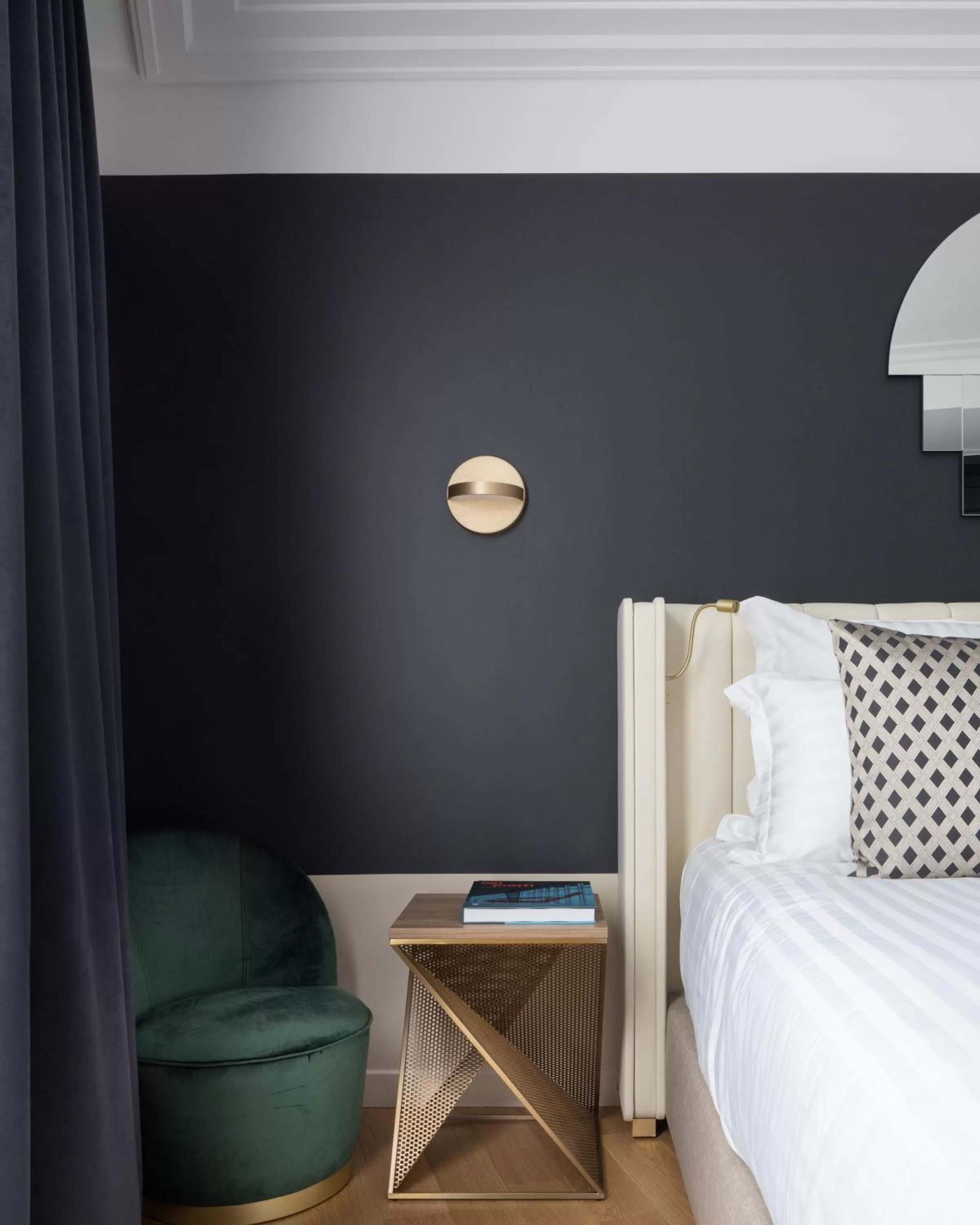 Bed in Hôtel Parisianer