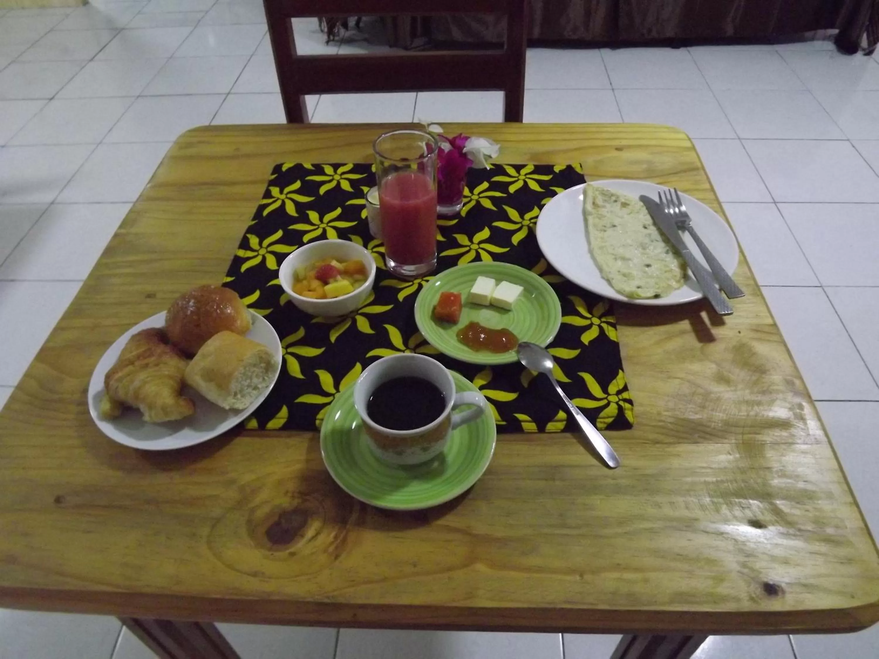 Continental breakfast in Hôtel La Grillade