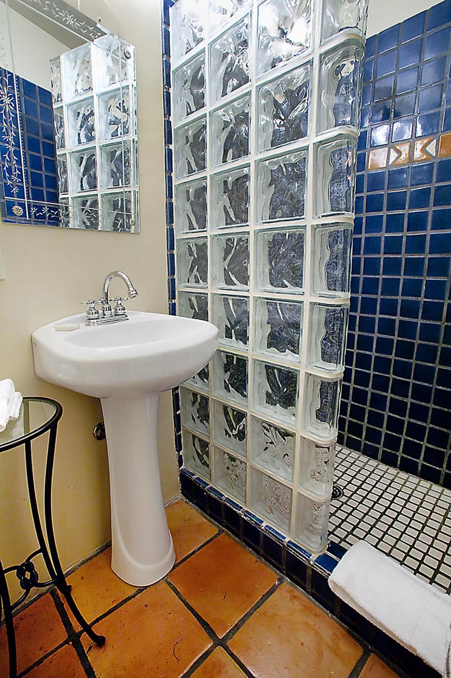 Shower in Casa de Tres Lunas/House of Three Moons