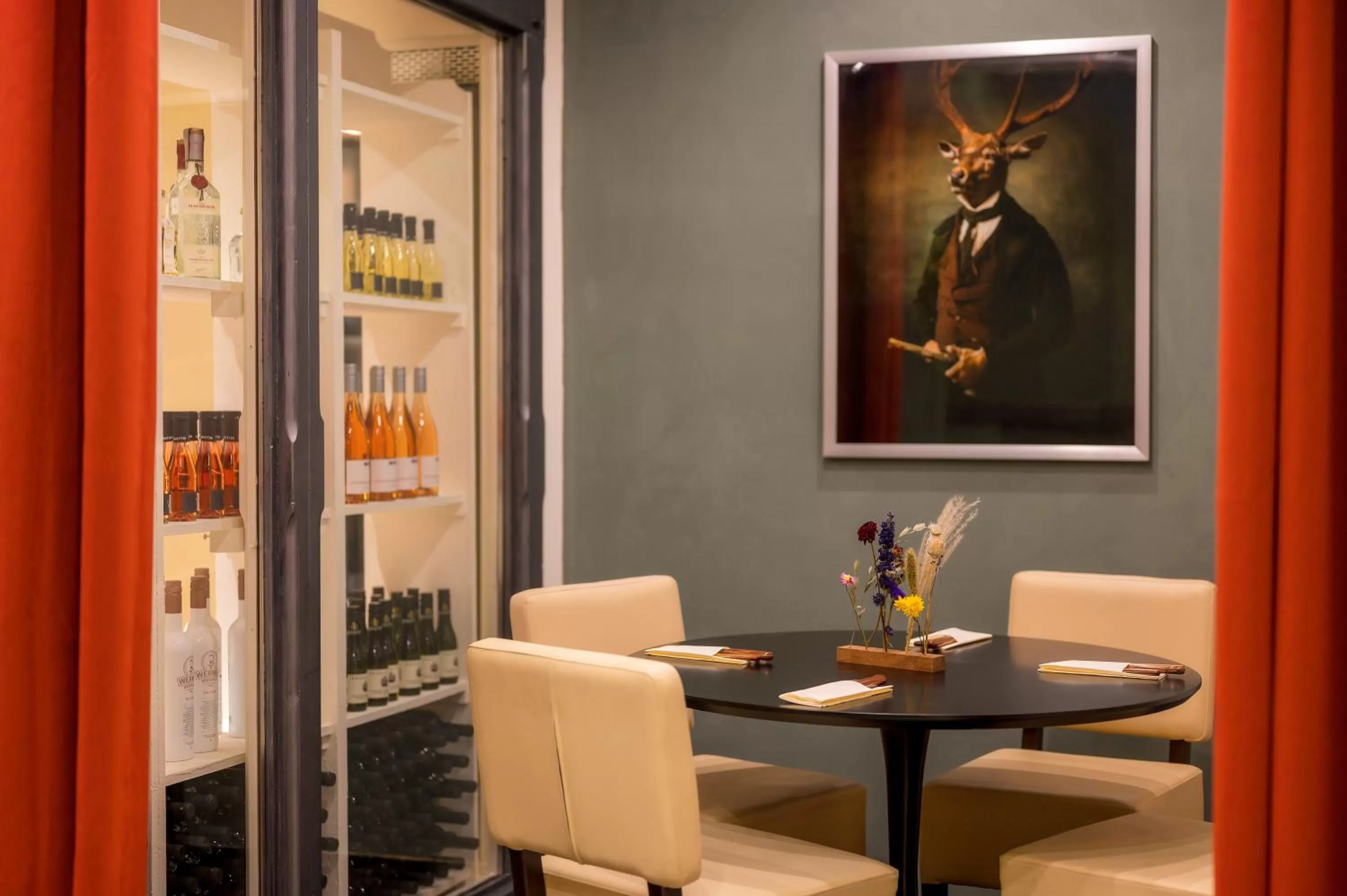 Restaurant/places to eat in Four Stars by City Hotel