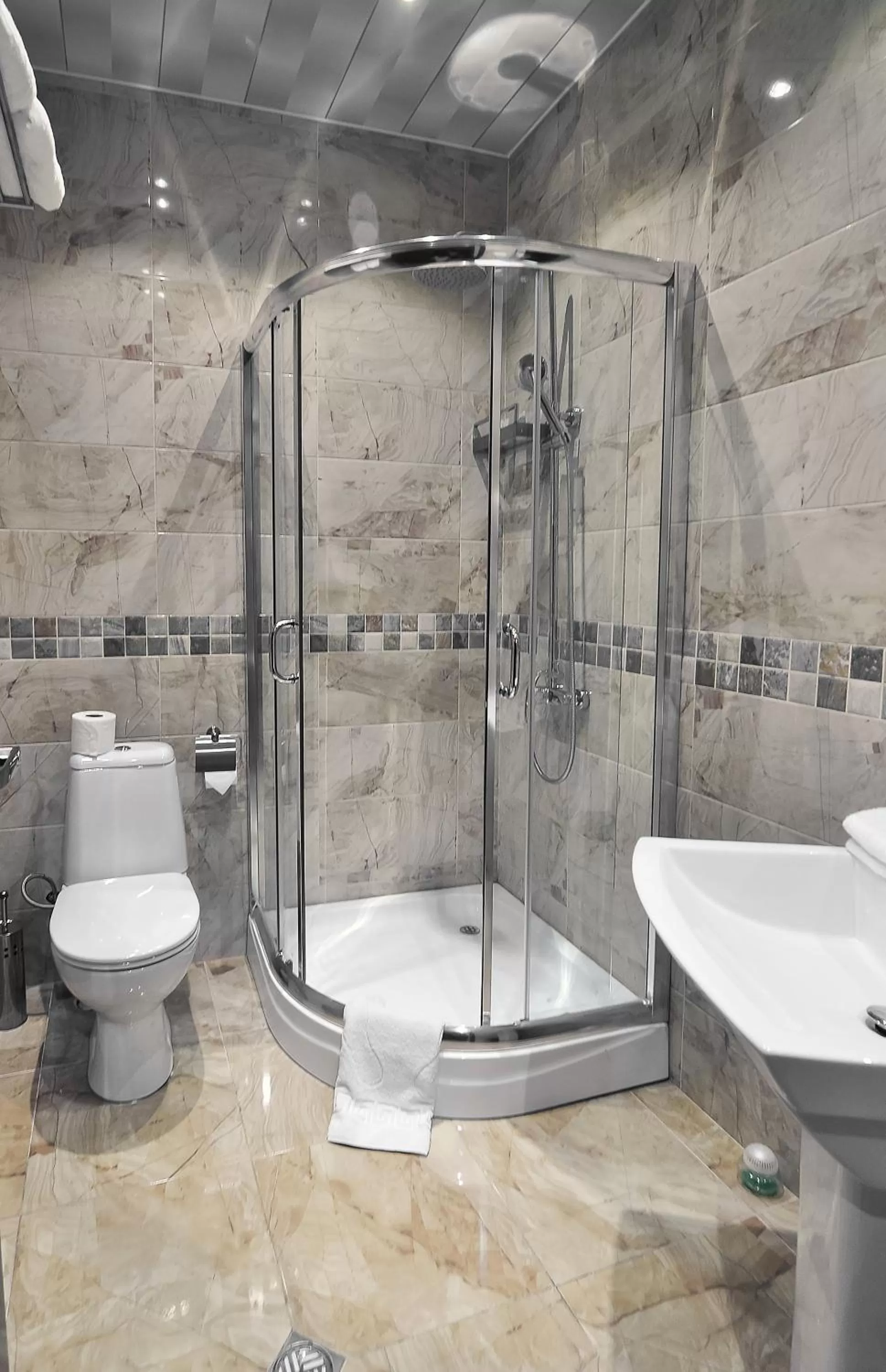 Shower, Bathroom in Margo Palace Hotel