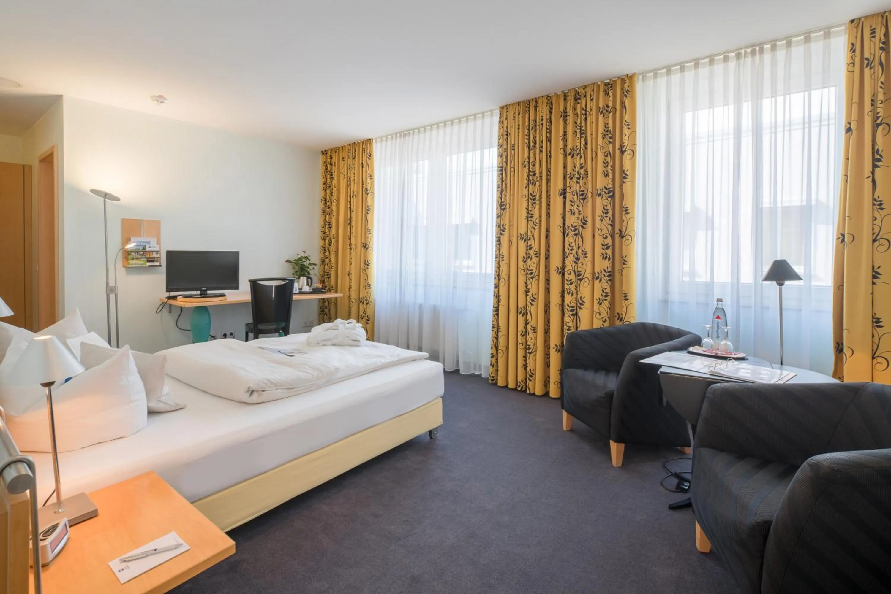 Photo of the whole room, Bed in Best Western Hotel im Forum Mülheim