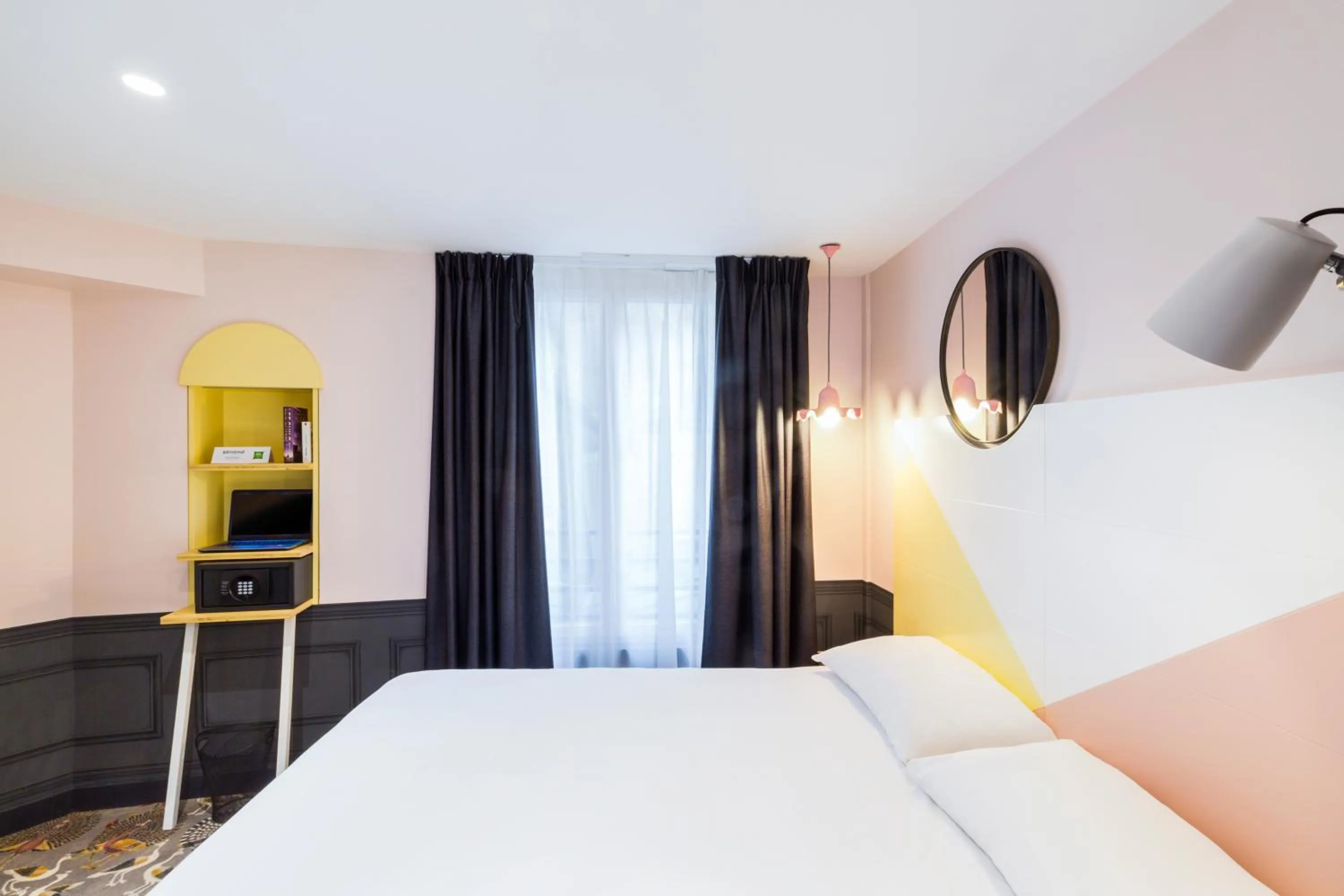 Bed in ibis Styles Paris Gare de l'Est TGV