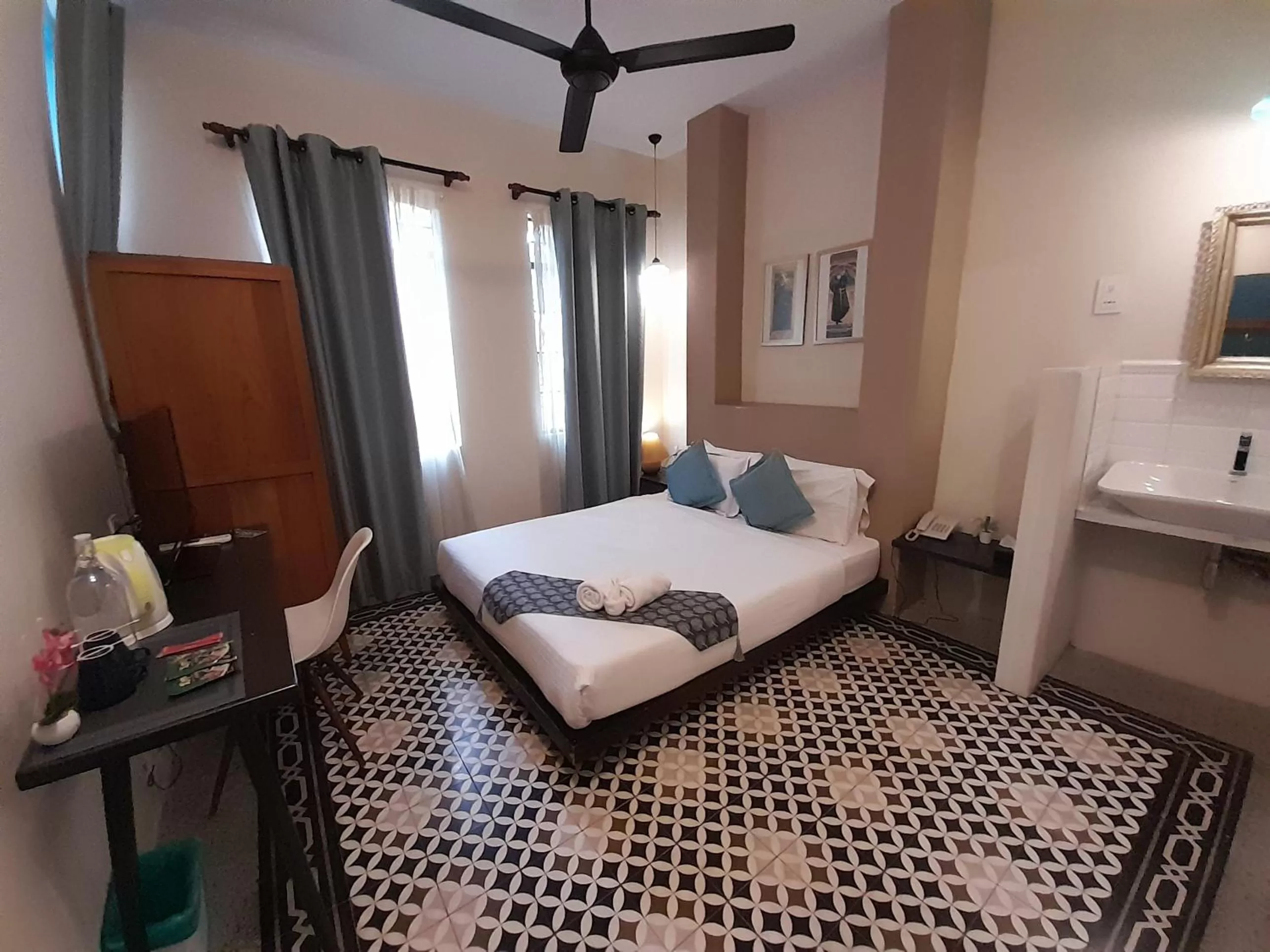 Bedroom, Bed in Spices Hotel