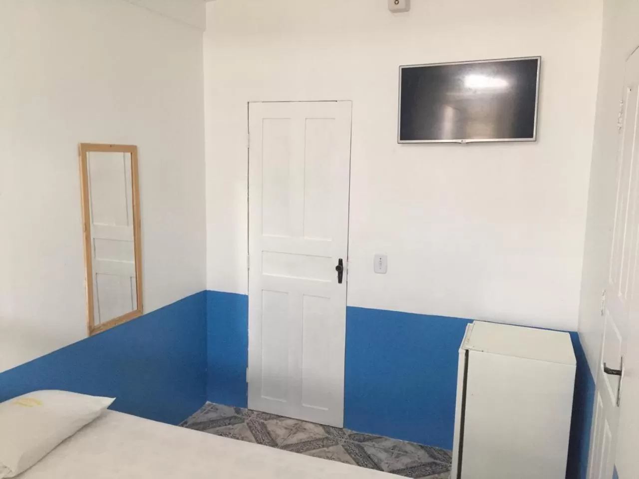 Bed, TV/Entertainment Center in Hotel Pousada dos Sonhos