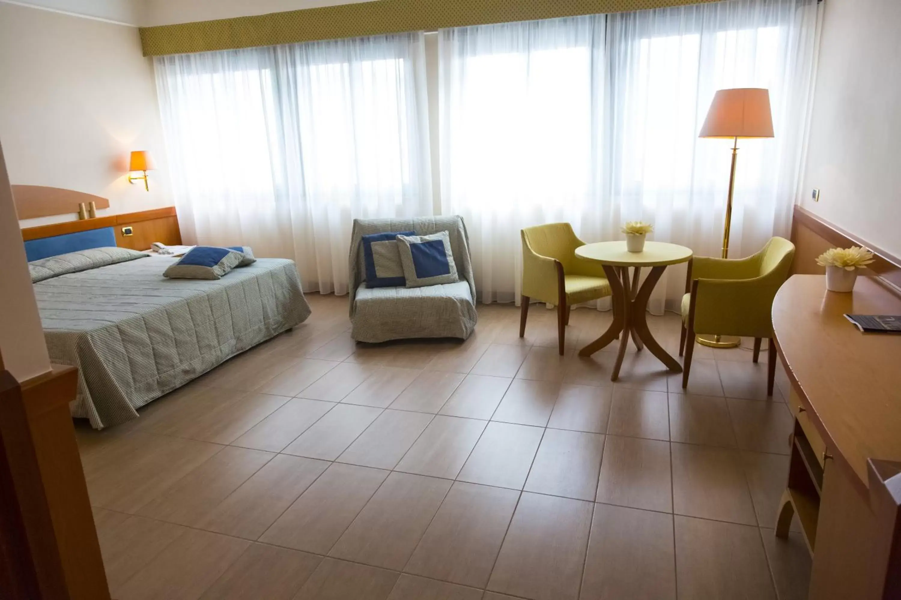 Triple Room in Hotel Futura Centro Congressi Triple Room in Hotel Futura Centro Congressi