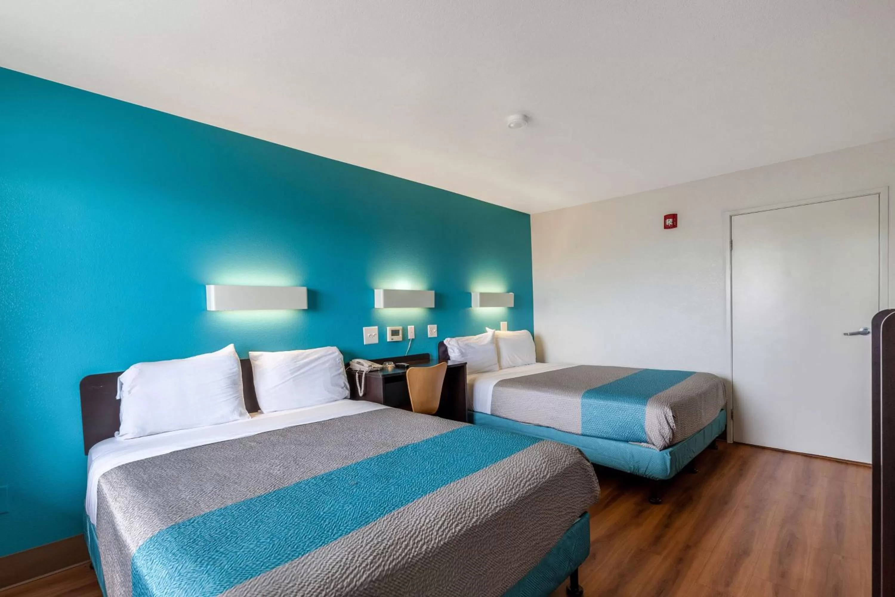 Queen Room - Disability Access - Roll in Shower in Motel 6-Webster, TX - Houston - Nasa Lake