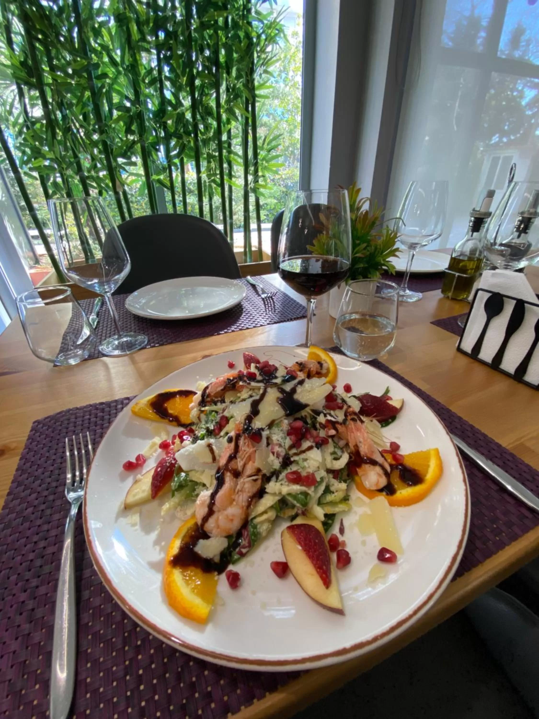 Restaurant/places to eat in Doanesia Premium Hotel & Spa