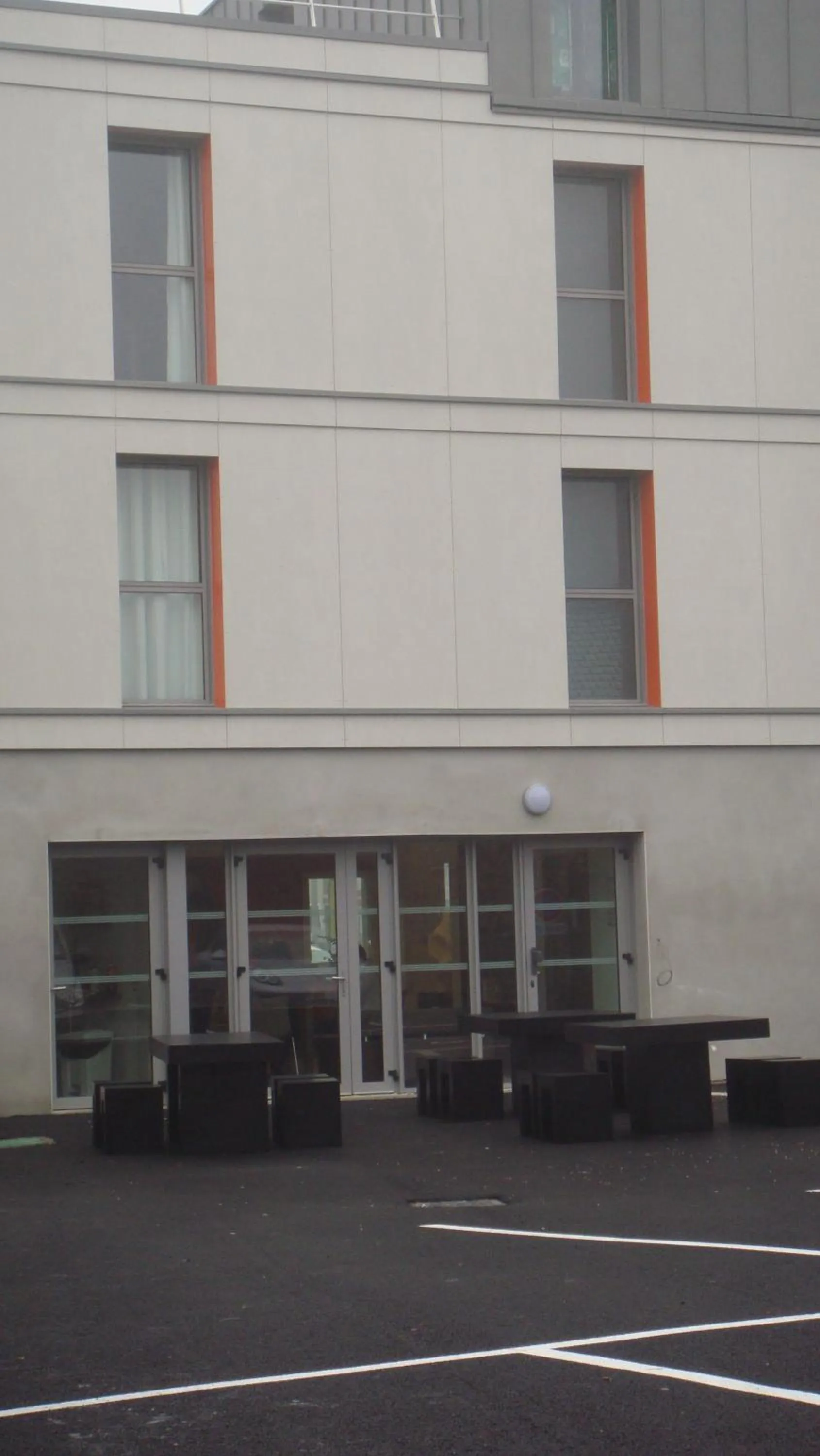 Facade/entrance in The Originals Access, Hôtel Cholet Gare