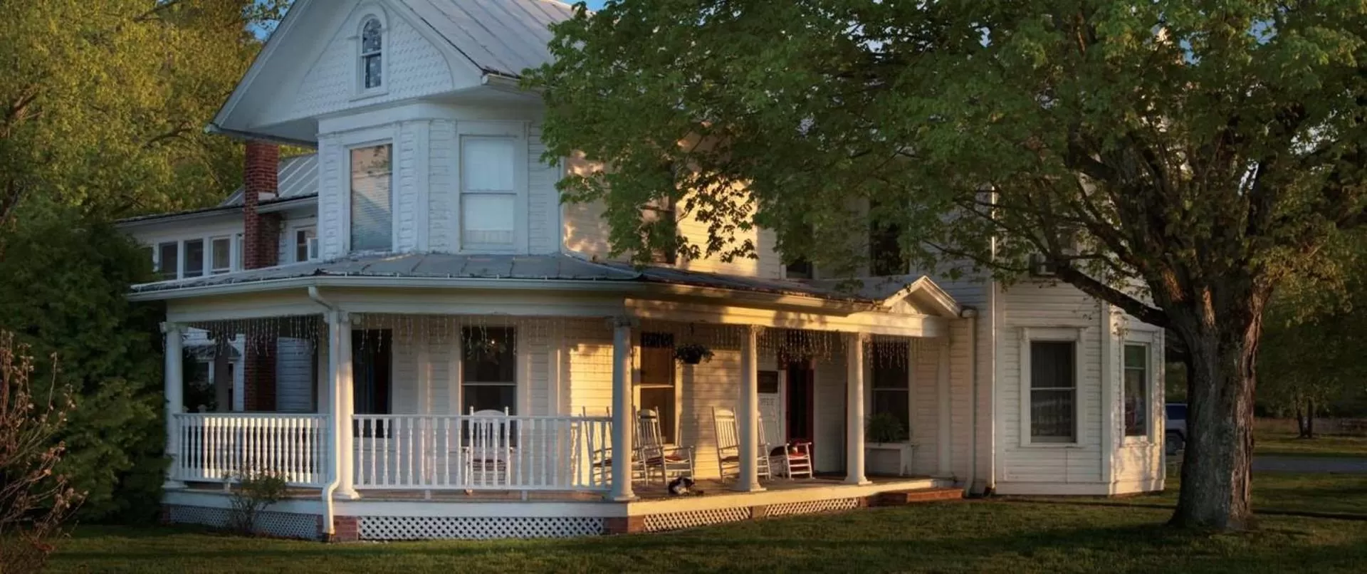 Property Building in Mountain Quest Inn