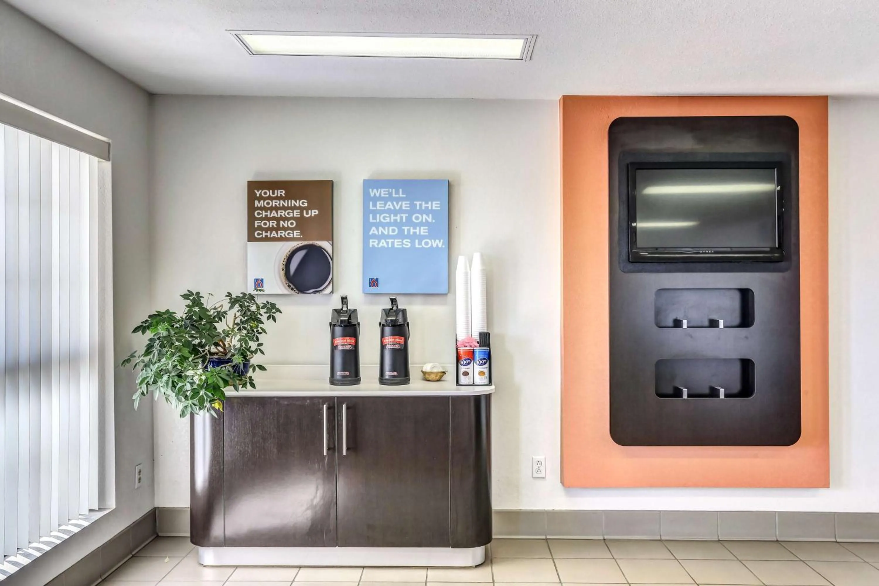 Coffee/tea facilities in Motel 6-Dickson, TN