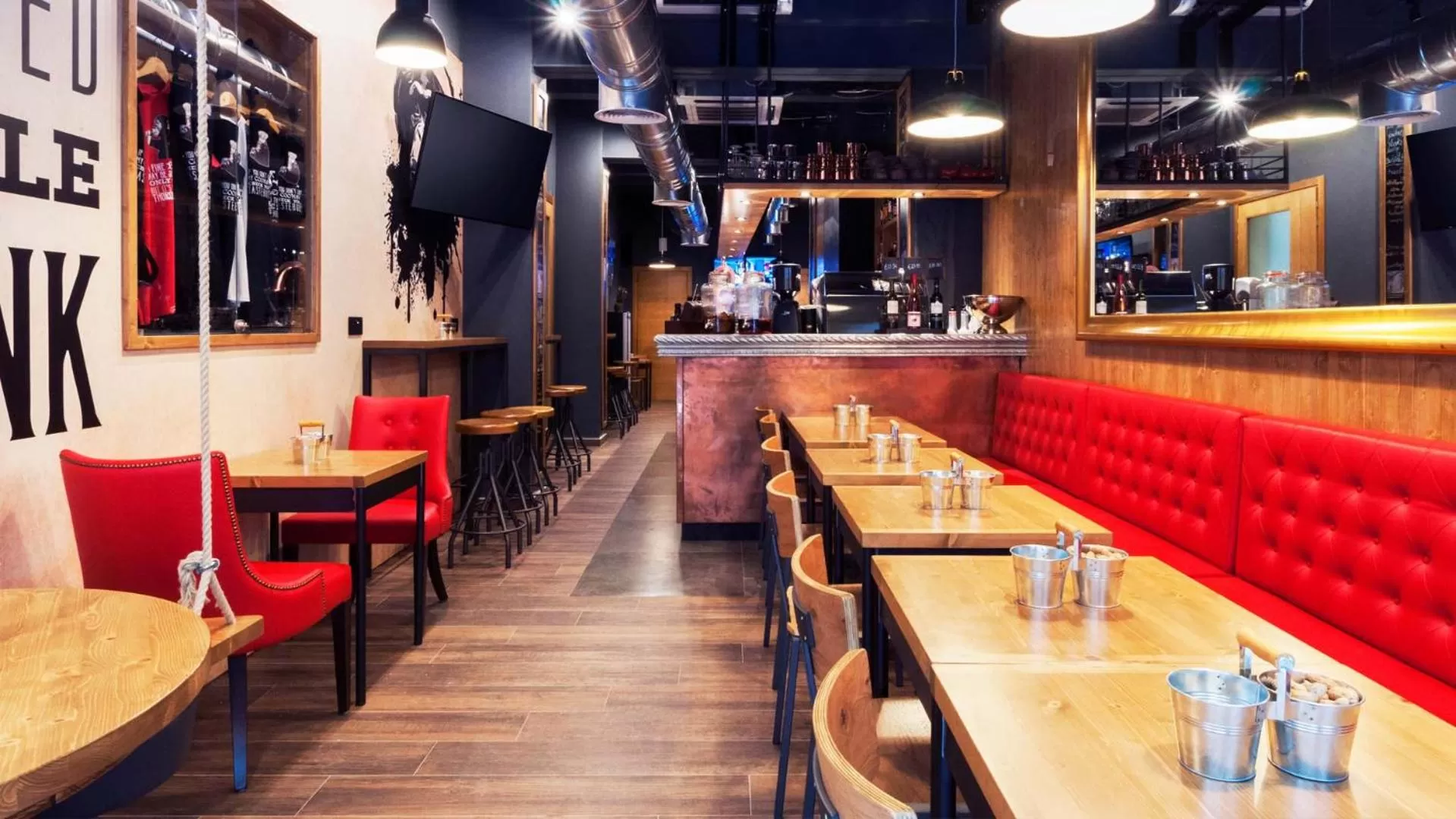 Restaurant/places to eat in AX The Saint John