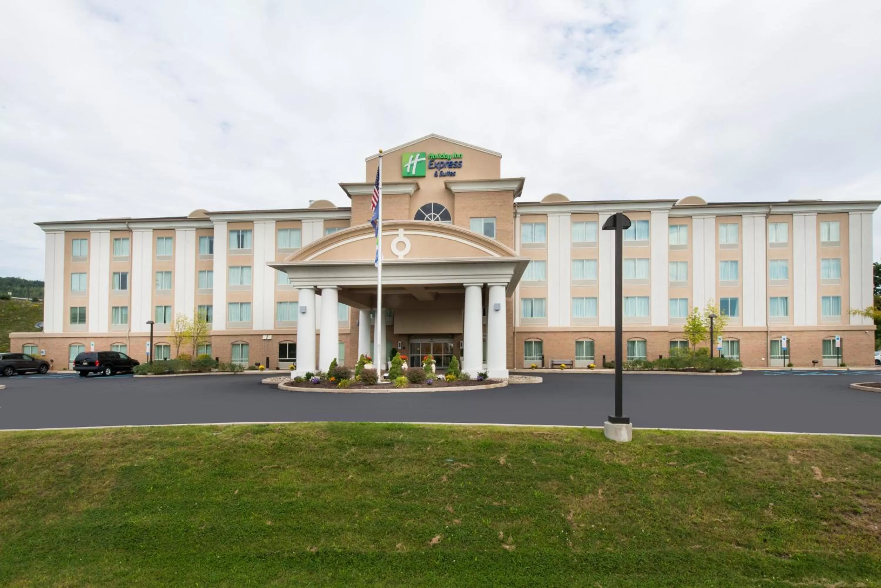 Holiday Inn Express and Suites Dickson City by IHG