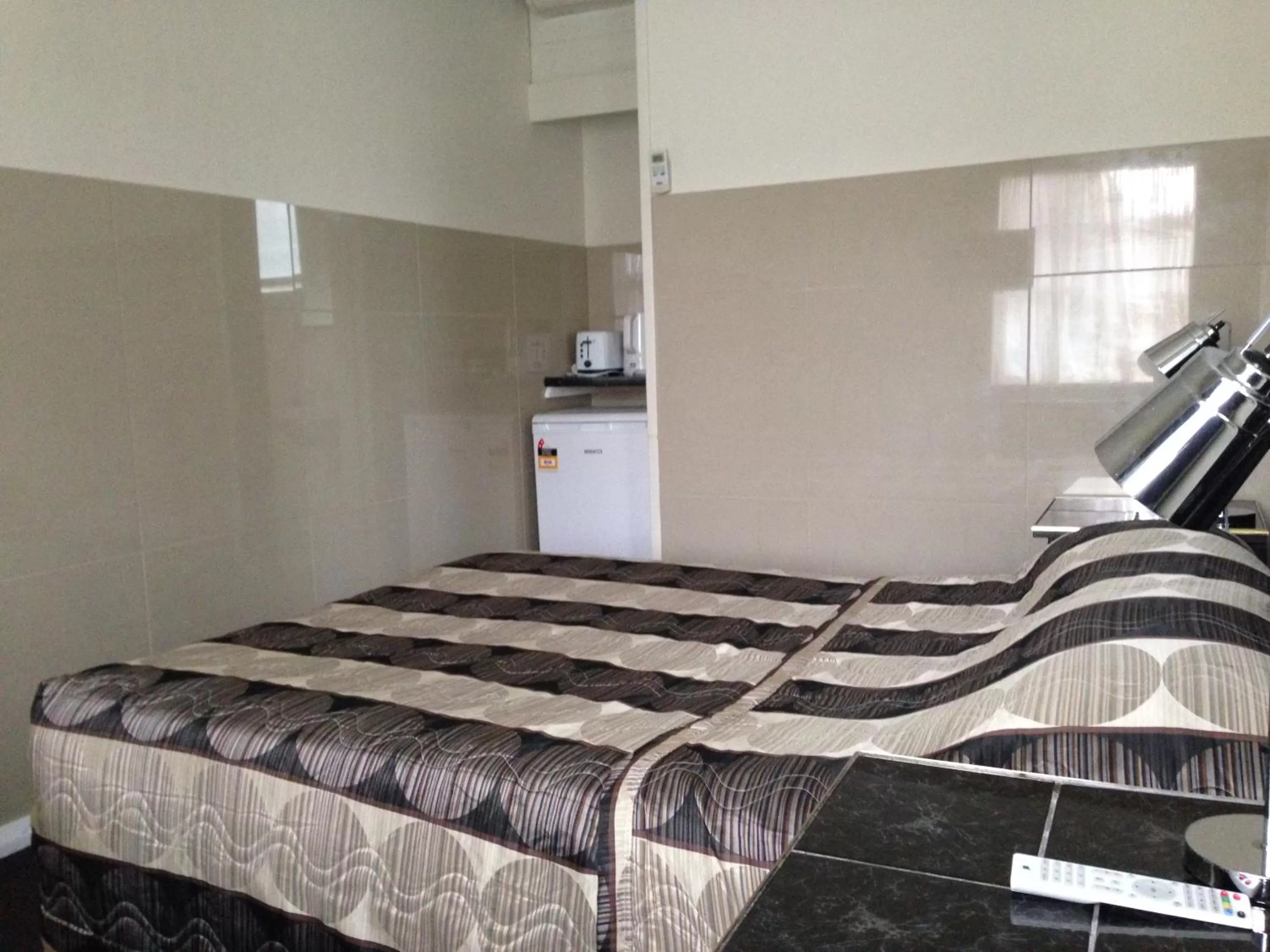 Bedroom, Bed in Avalon Motel