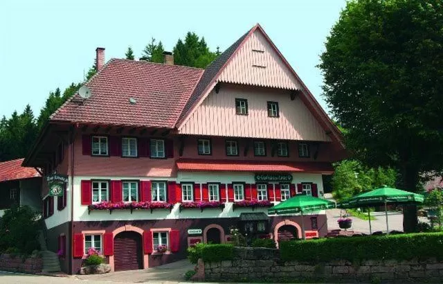 Facade/entrance, Property Building in Gasthaus Zur Linde