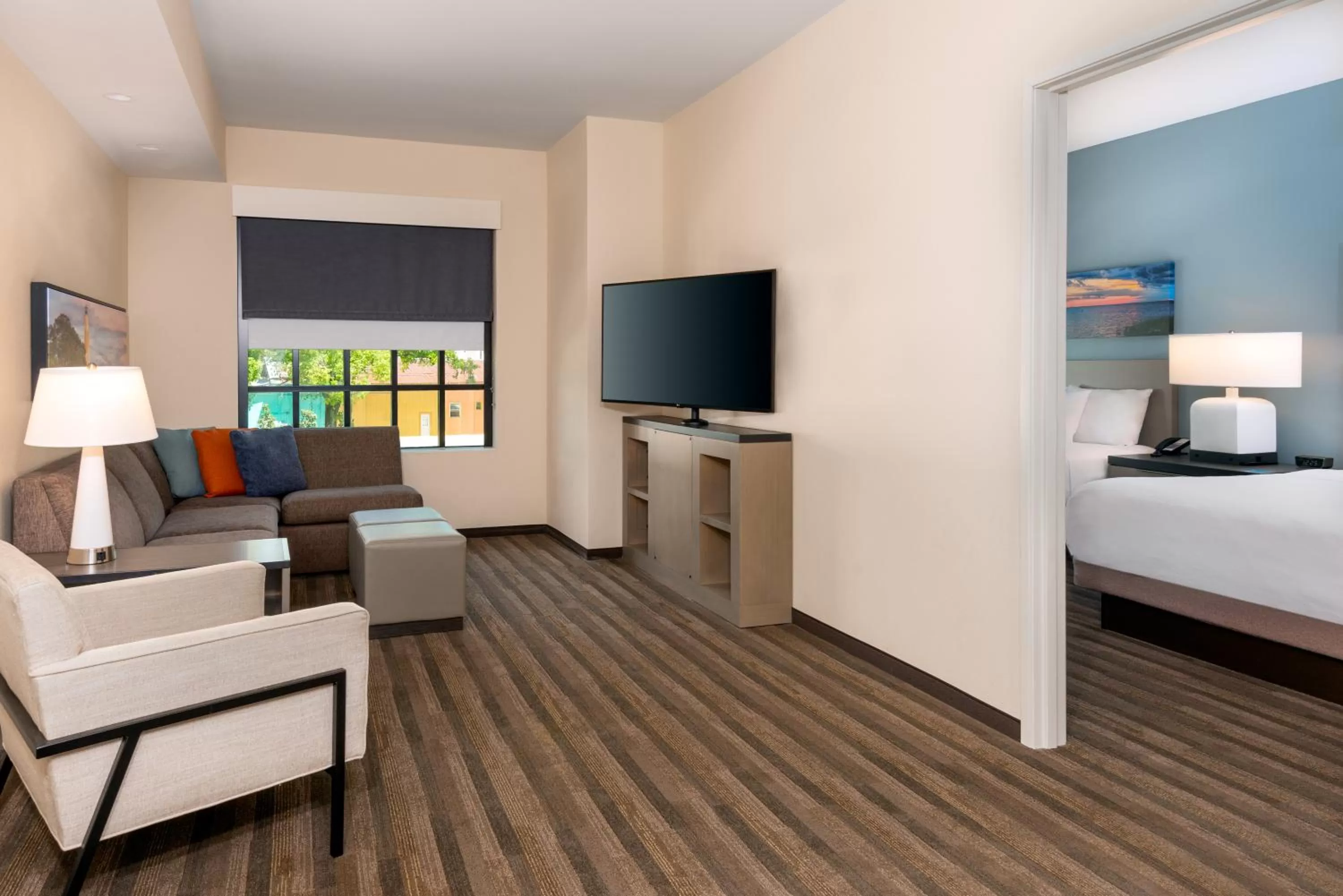 Living room, Bed in Hyatt House Tallahassee Capitol University