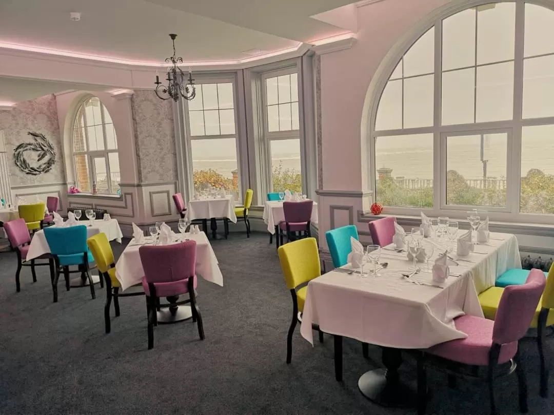 Restaurant/places to eat in Hotel Victoria