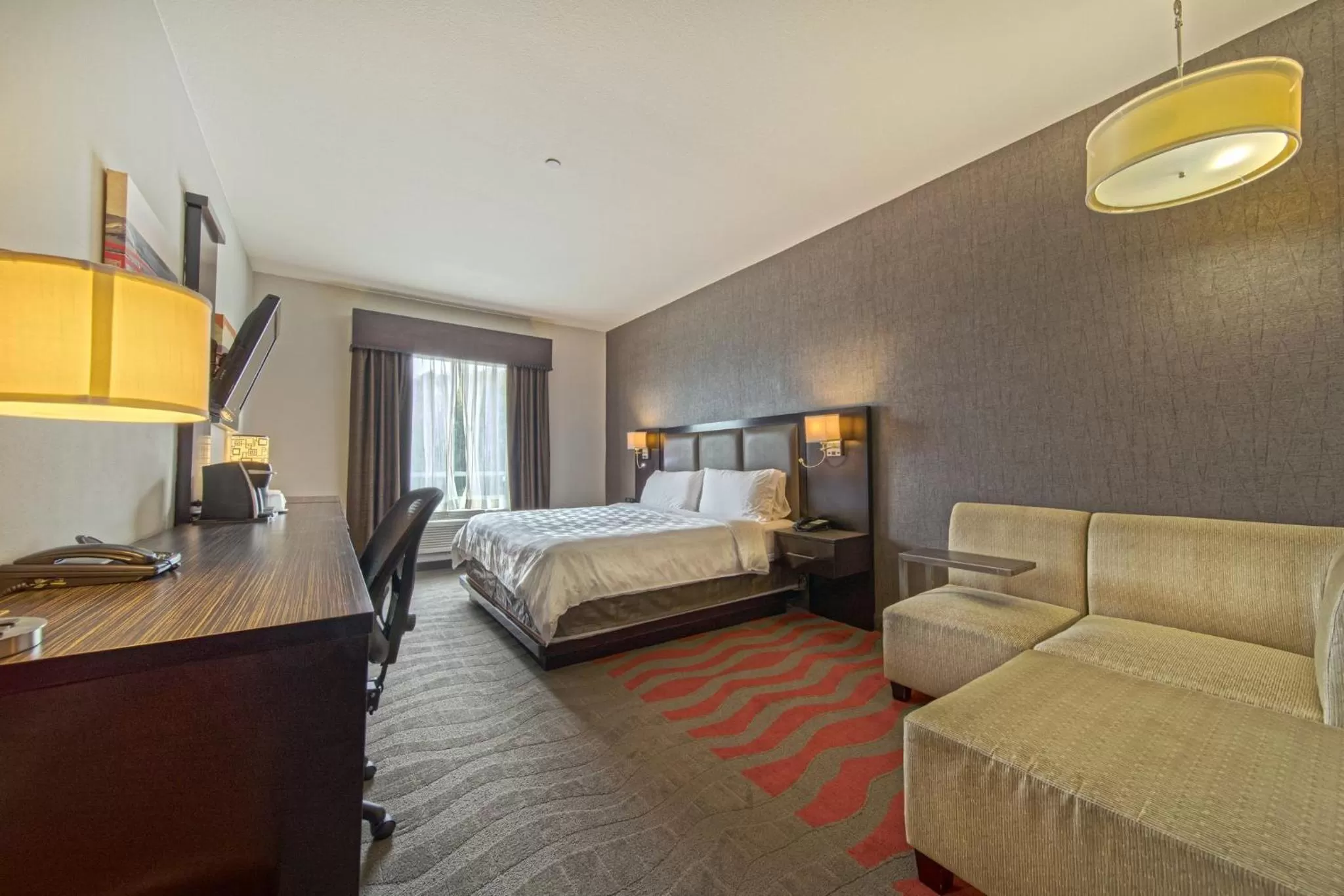 Photo of the whole room, Bed in Holiday Inn Houston West - Westway Park by IHG