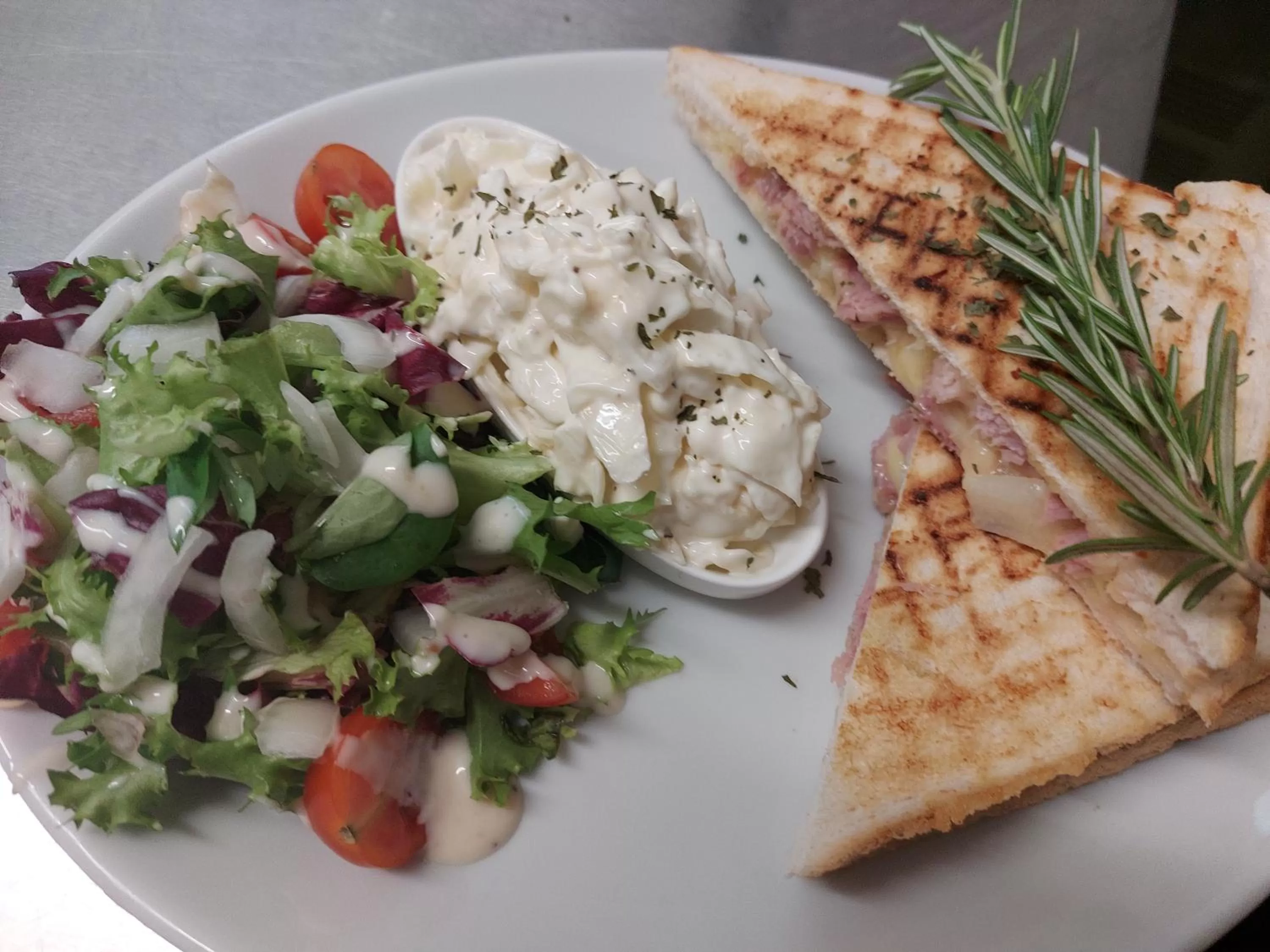 Food and drinks in Kings Boutique Hotel