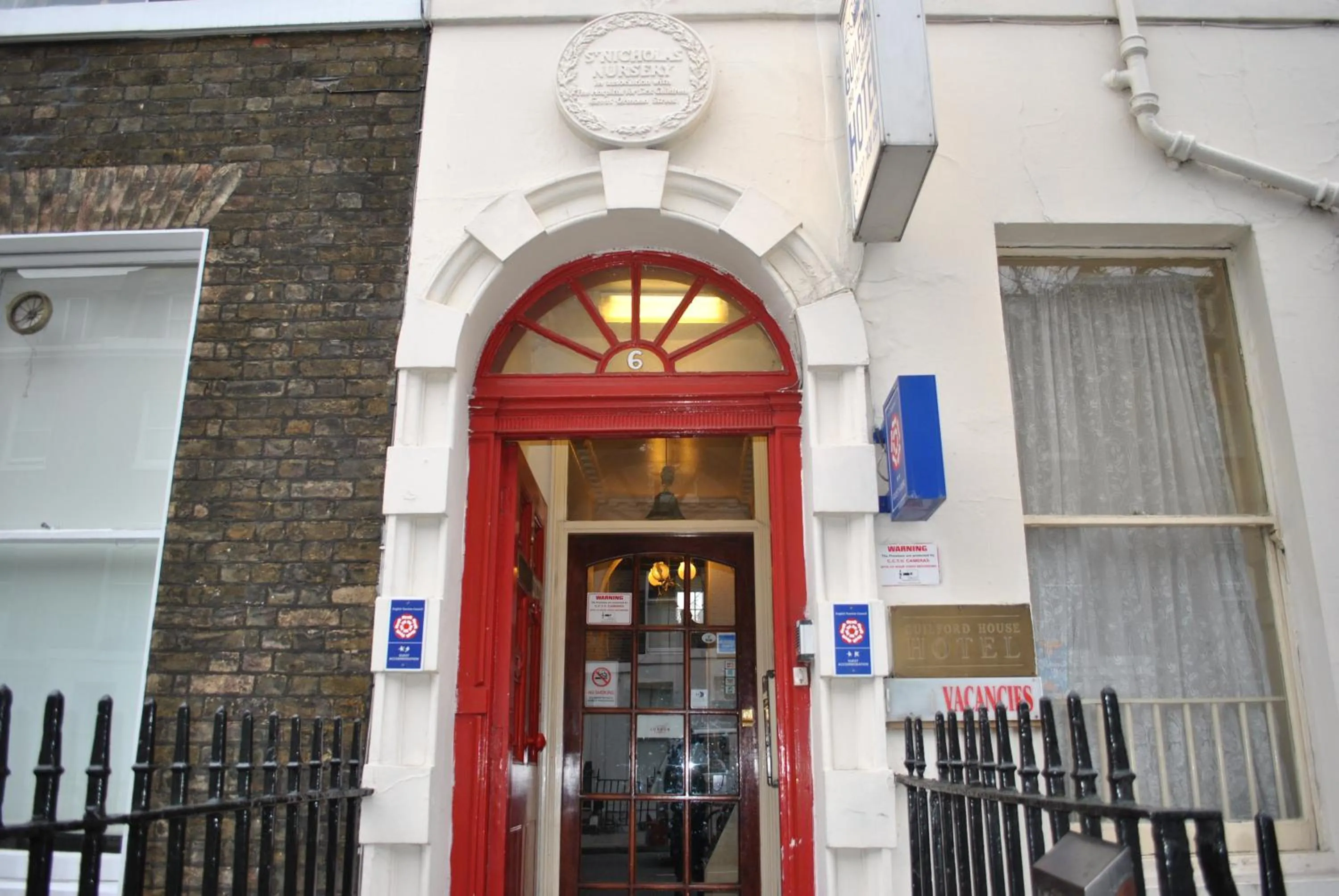 Facade/entrance in Guilford House Hotel