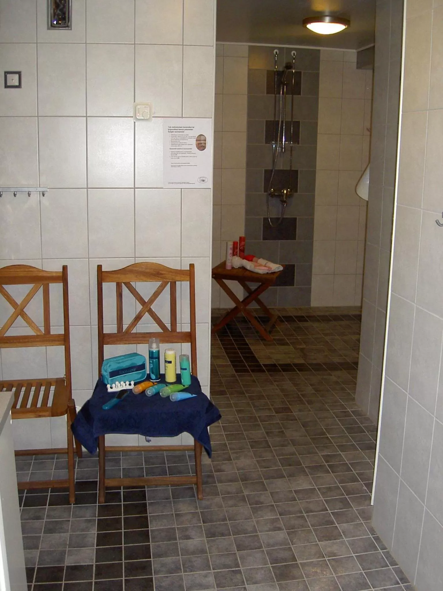 Shower in Cronin's Guesthouse Bed & Breakfast