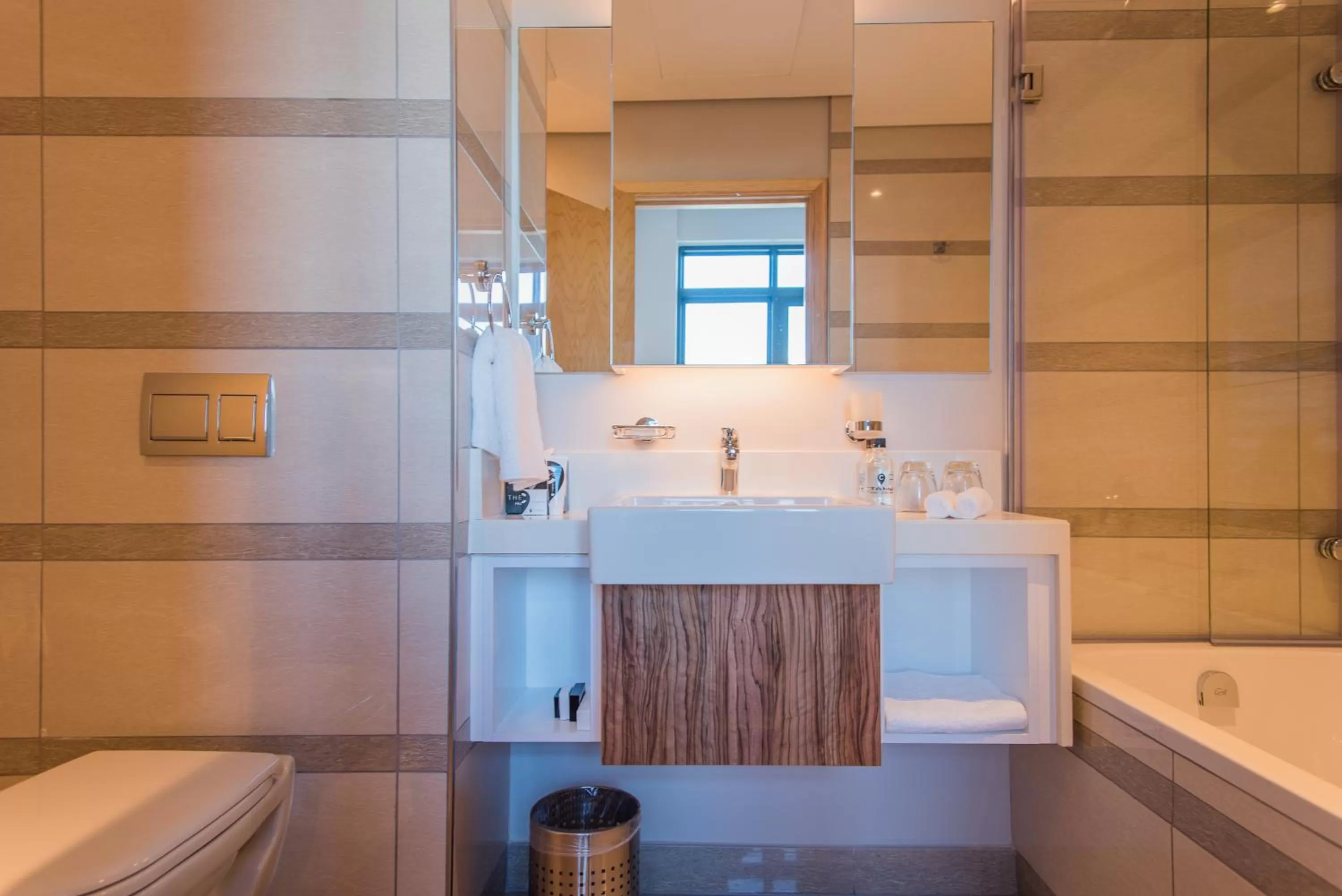 Toilet in The Capital Pearls Hotel