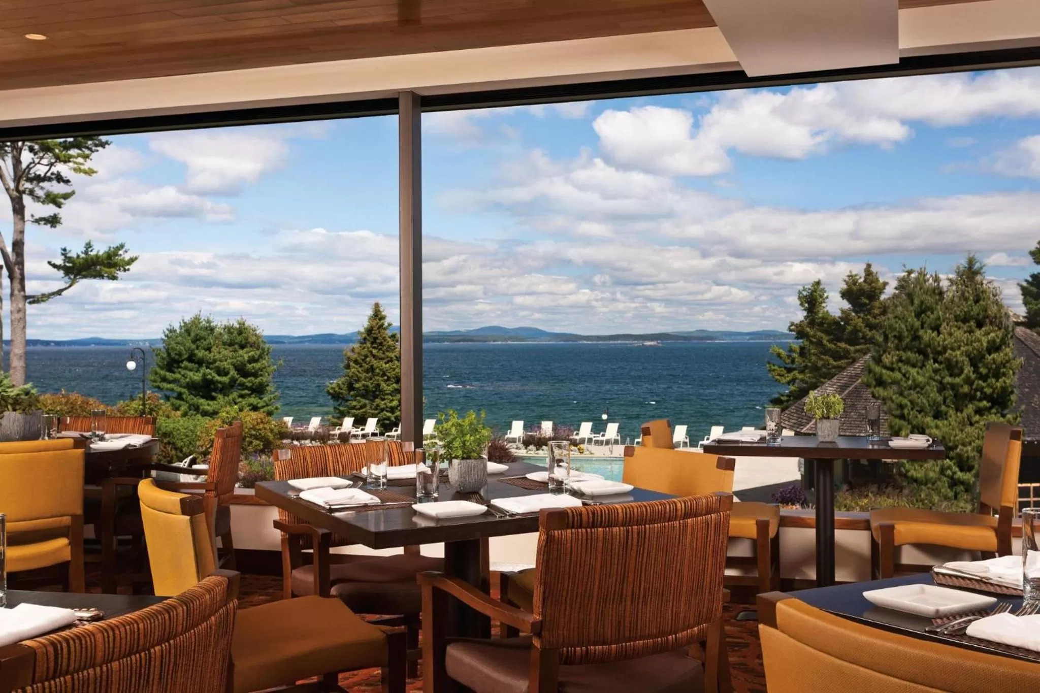 Restaurant/places to eat in Holiday Inn Bar Harbor Regency Hotel by IHG