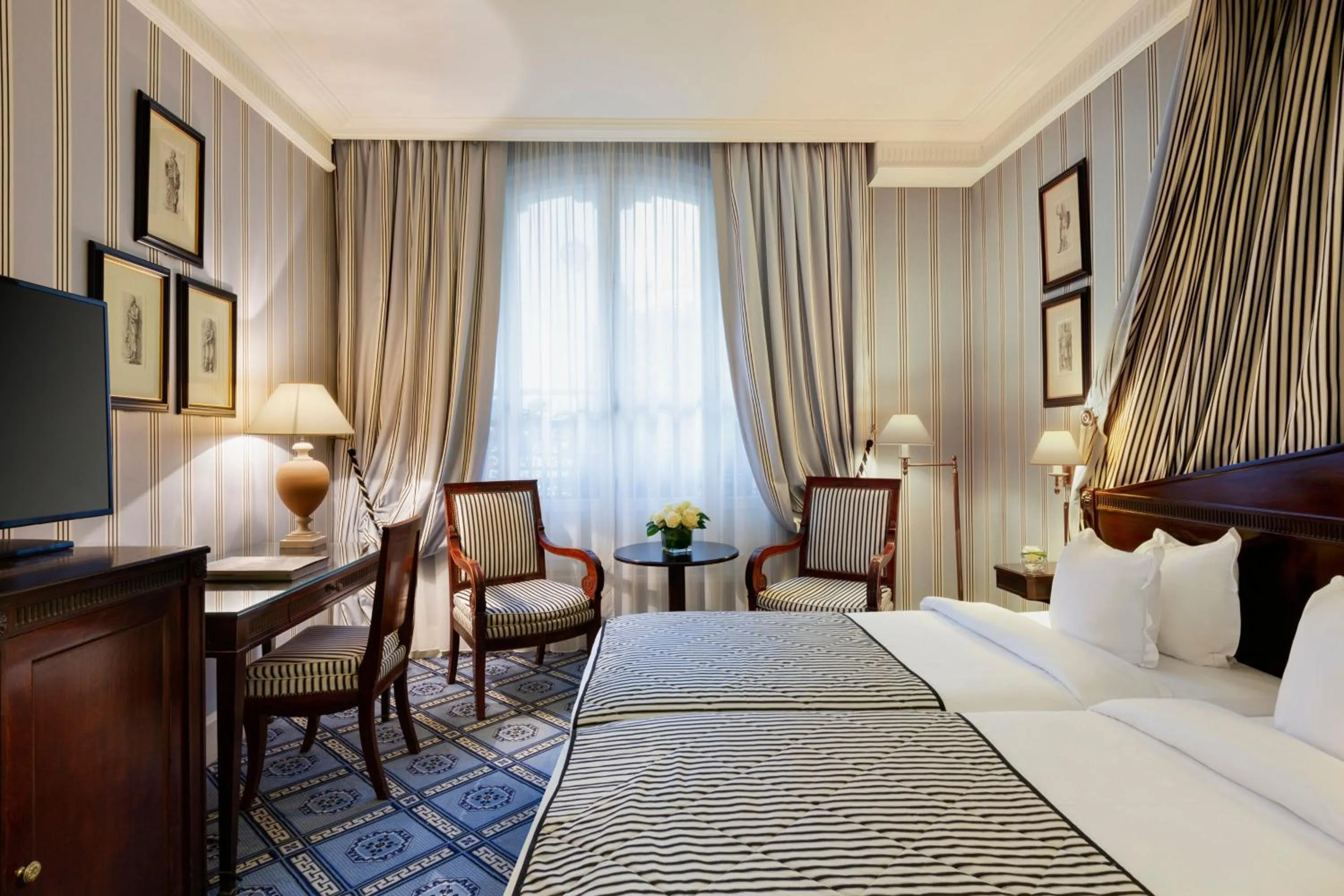 Photo of the whole room, Bed in Le Dokhan's Paris Arc de Triomphe, a Tribute Portfolio Hotel
