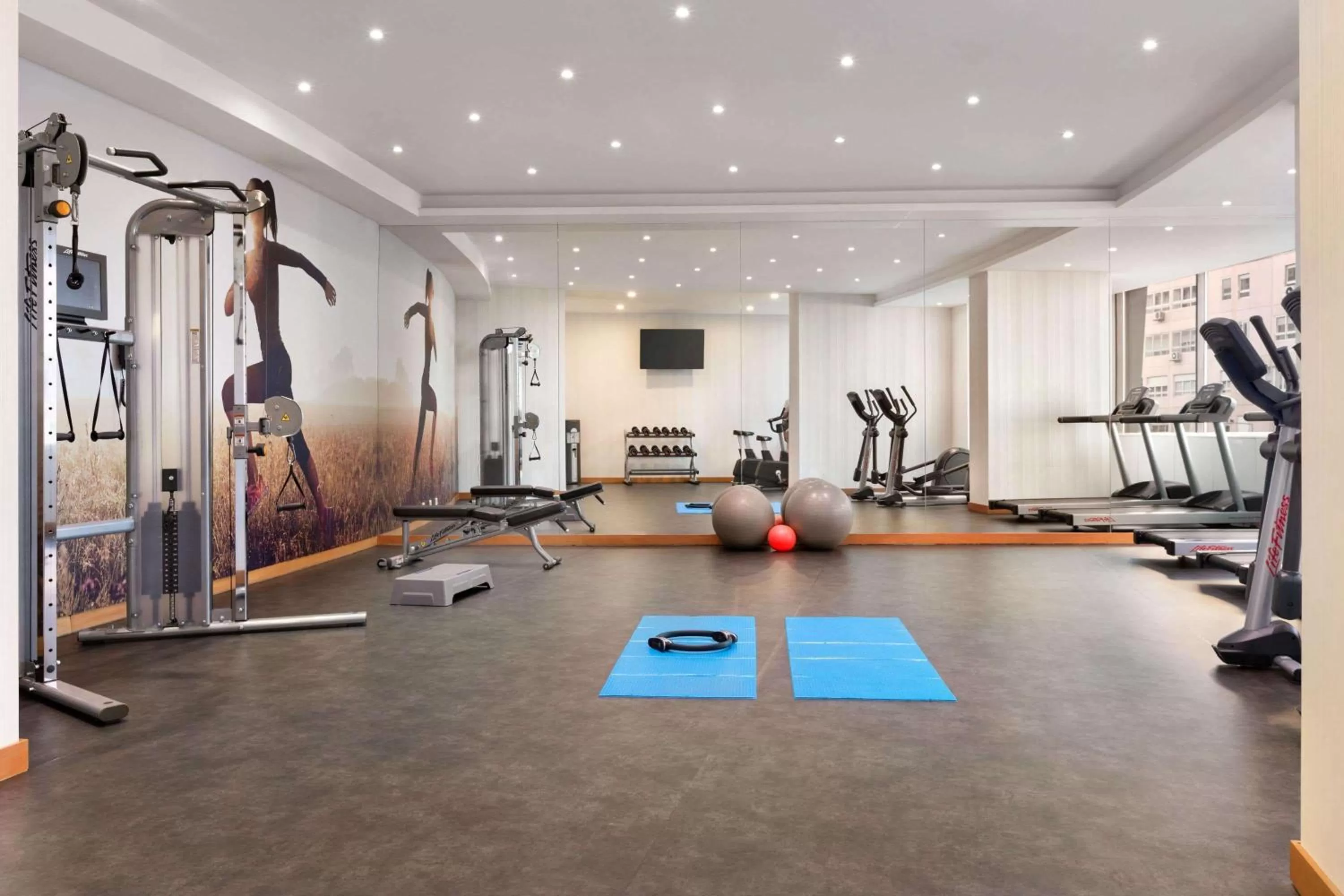 Fitness centre/facilities in Ramada by Wyndham Lisbon