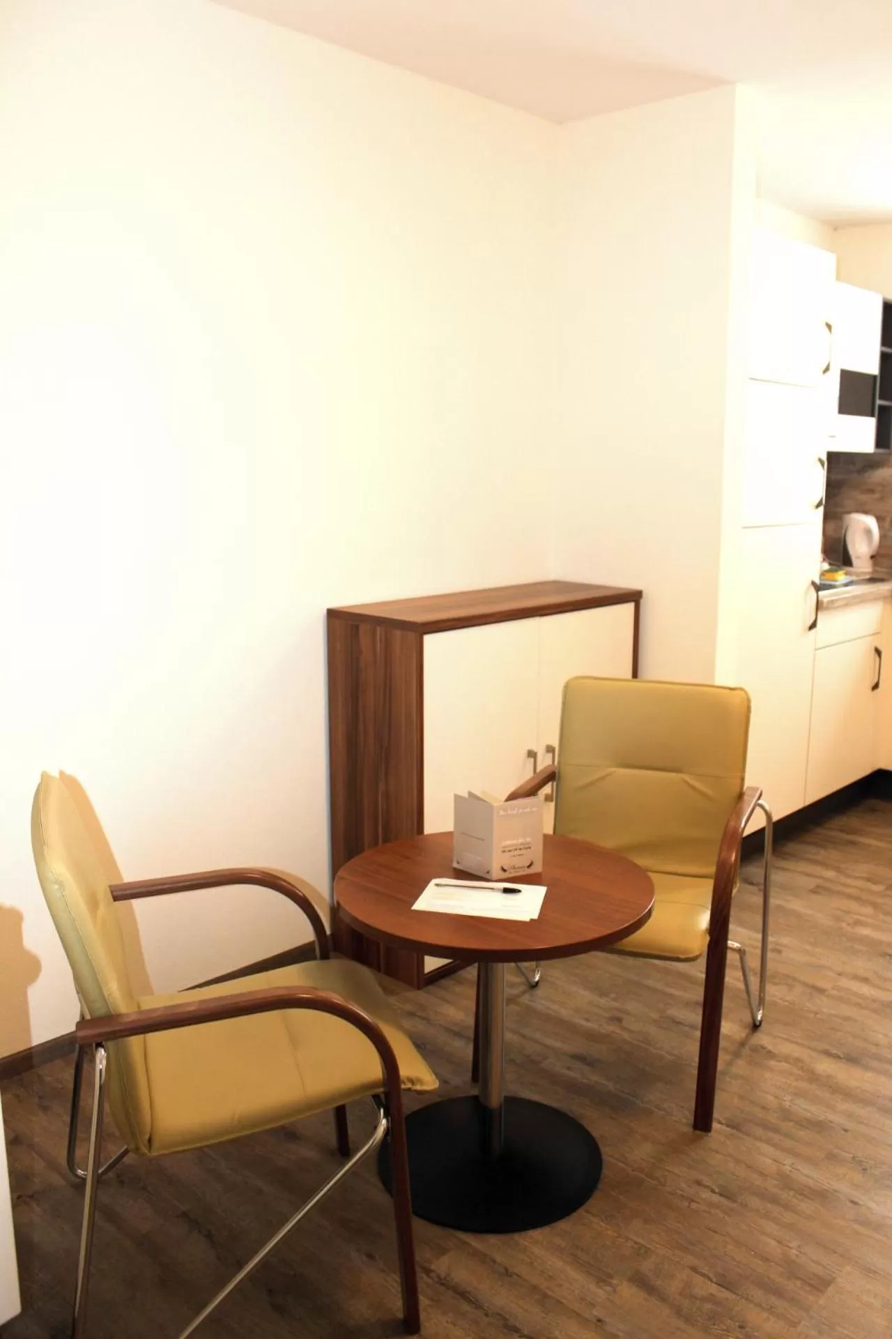 Seating area in greenpartment Boardinghouse Neustadt