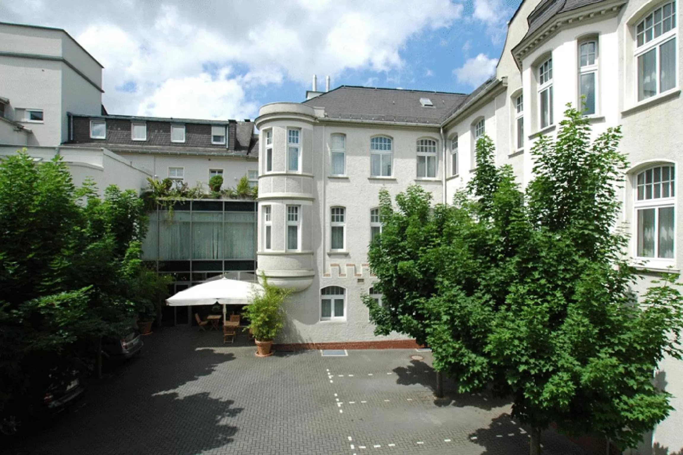 Facade/entrance in DOM Hotel LIMBURG