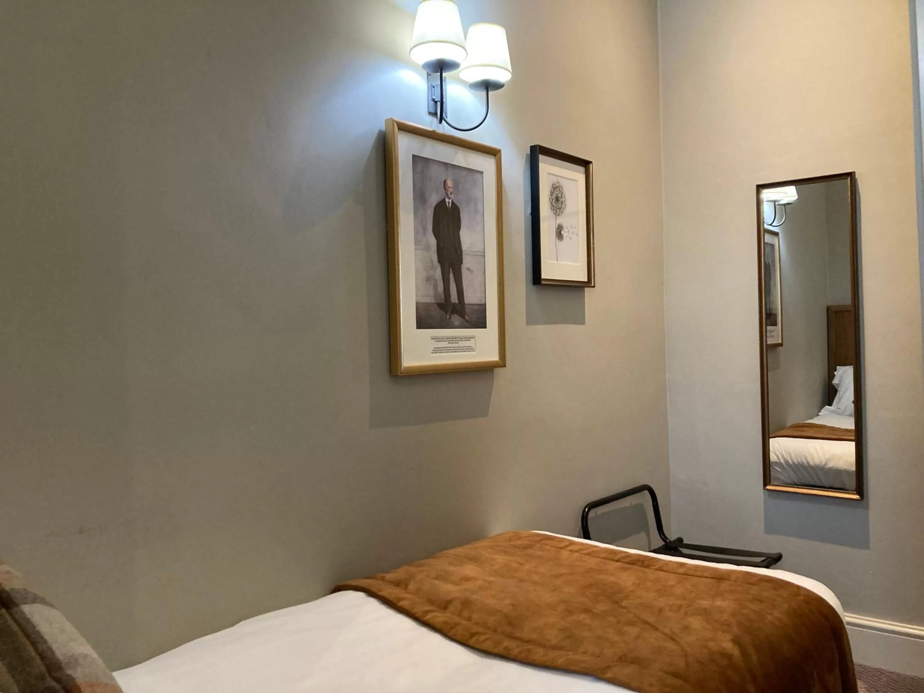 Bed in The Cross-Keys Hotel