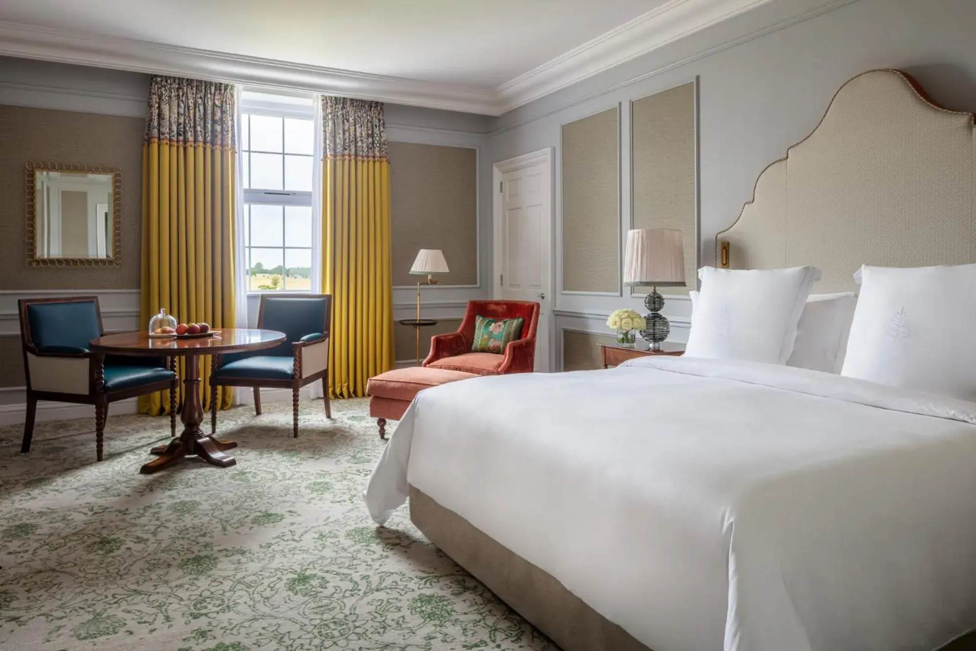 Heritage Room with one king bed in Four Seasons Hotel Hampshire Heritage Room with one king bed in Four Seasons Hotel Hampshire