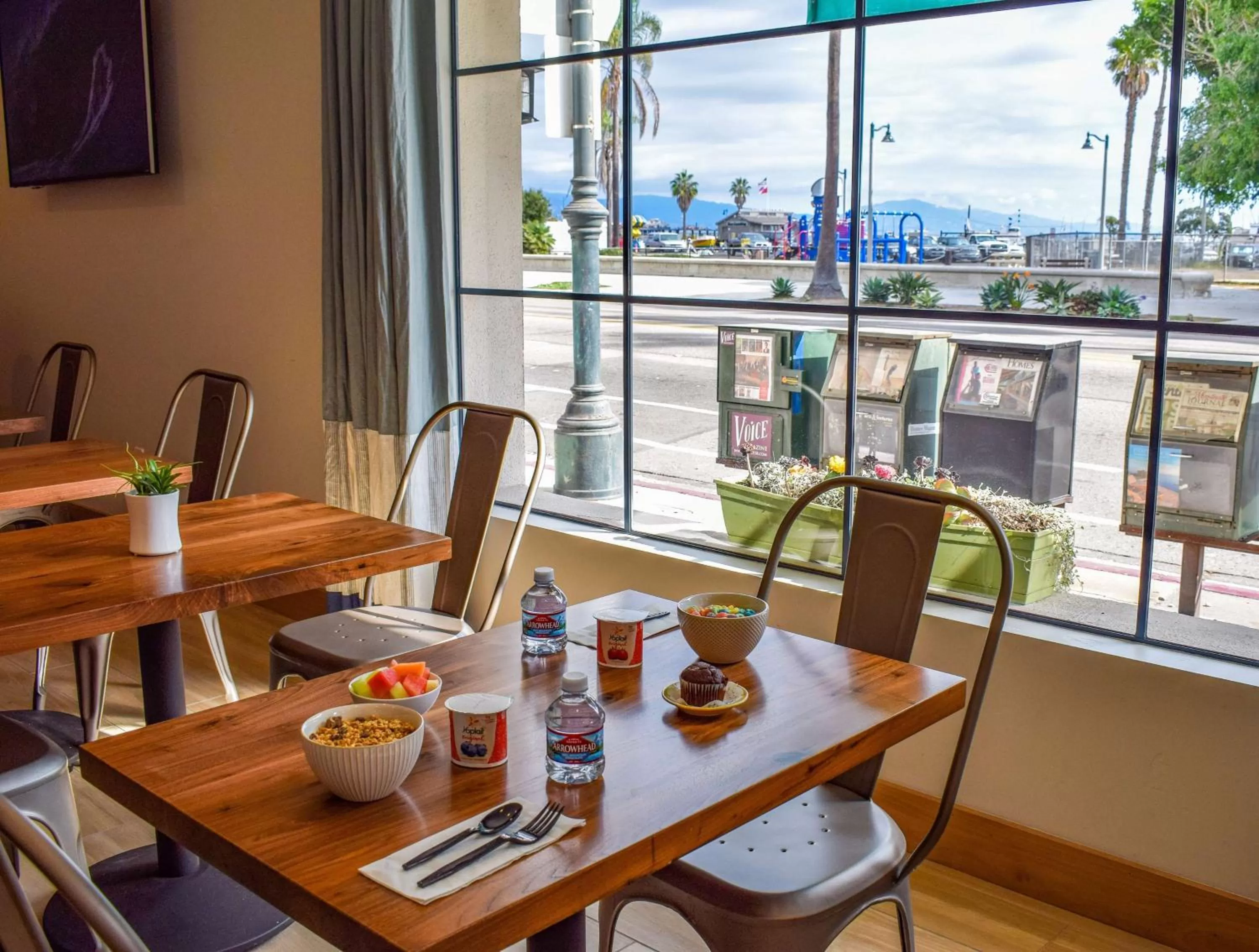 Restaurant/places to eat in Beachside Inn